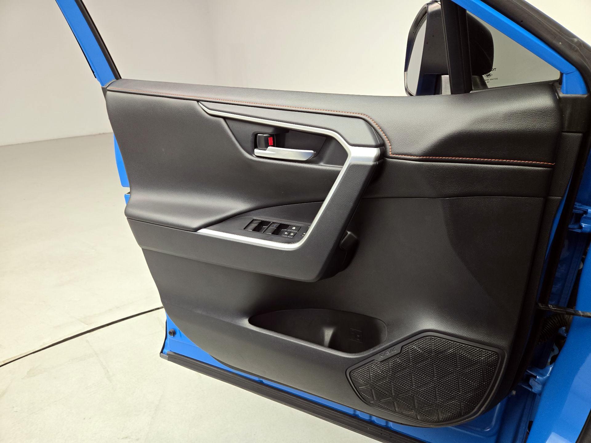 Thumbnail: 2019 Toyota RAV4 - 12