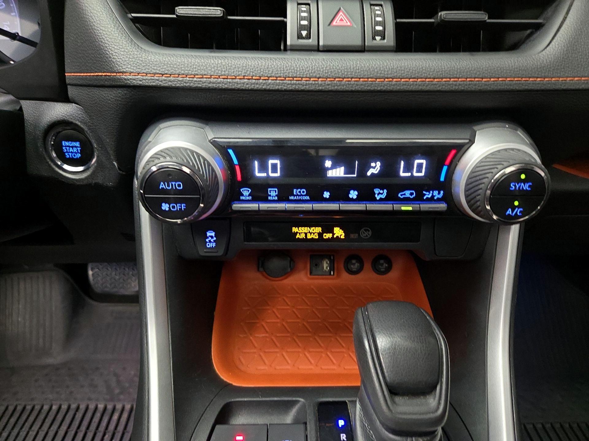Thumbnail: 2019 Toyota RAV4 - 17