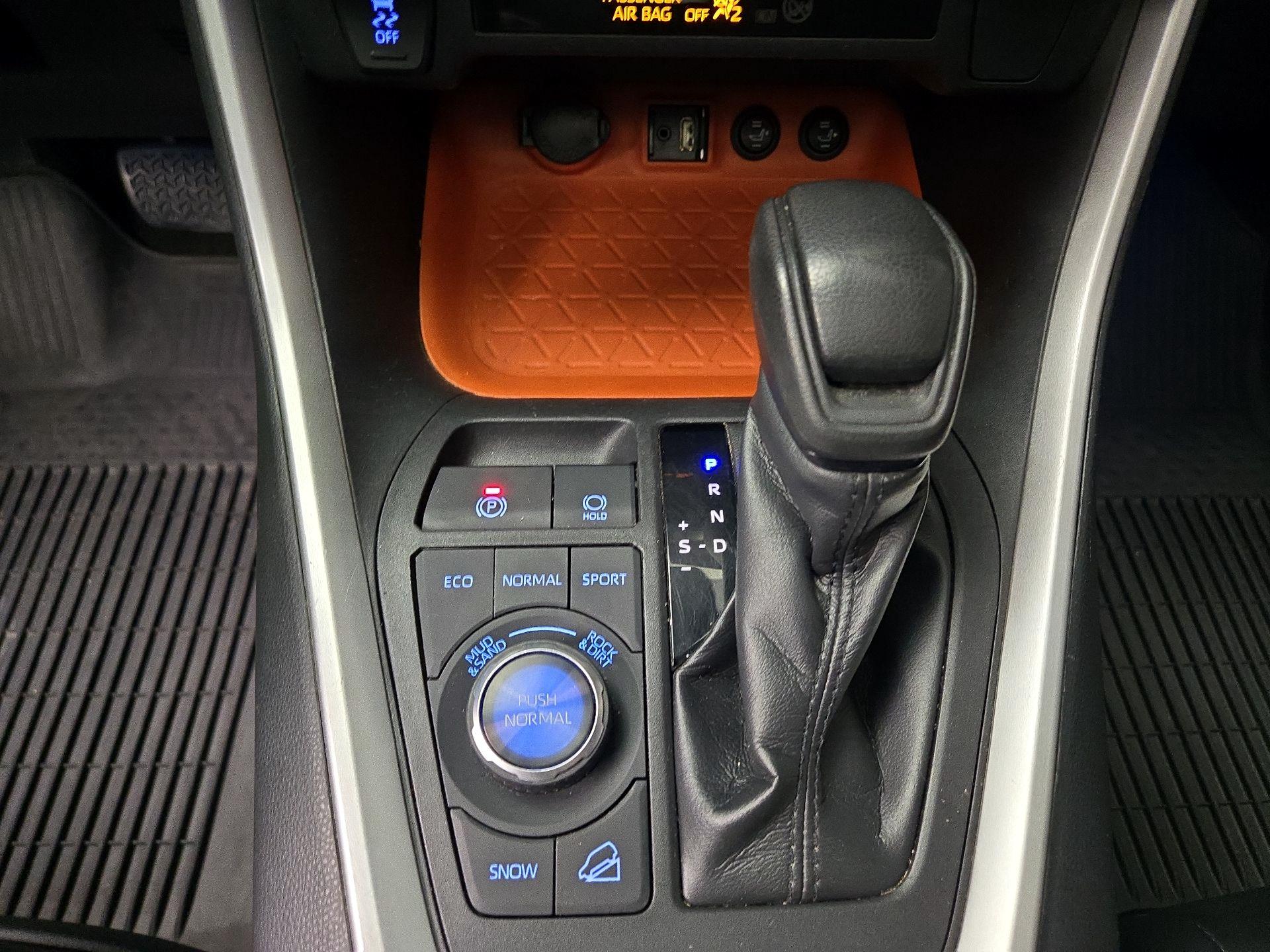 Thumbnail: 2019 Toyota RAV4 - 18