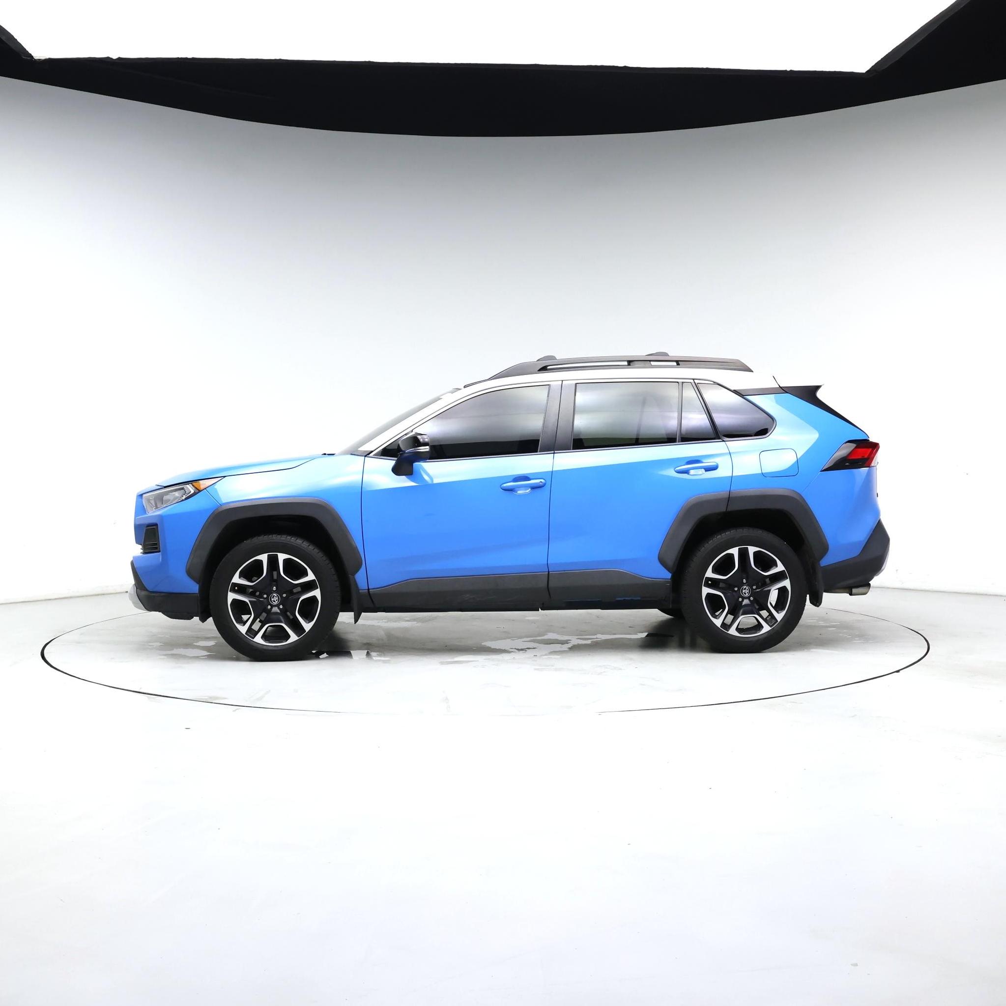 Thumbnail: 2019 Toyota RAV4 - 3