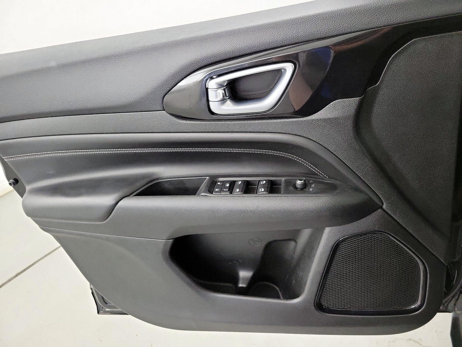 Thumbnail: 2022 Jeep Compass - 12