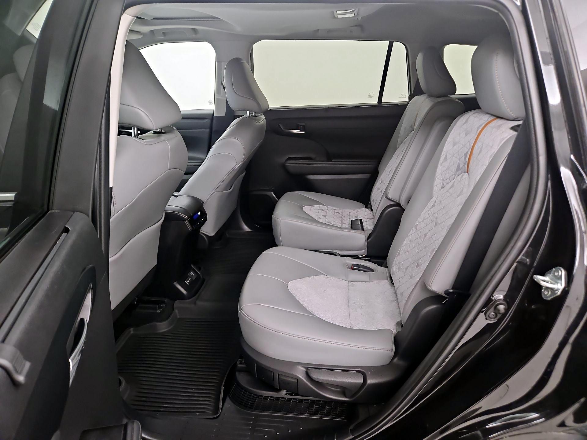 Thumbnail: 2023 Toyota Highlander - 20