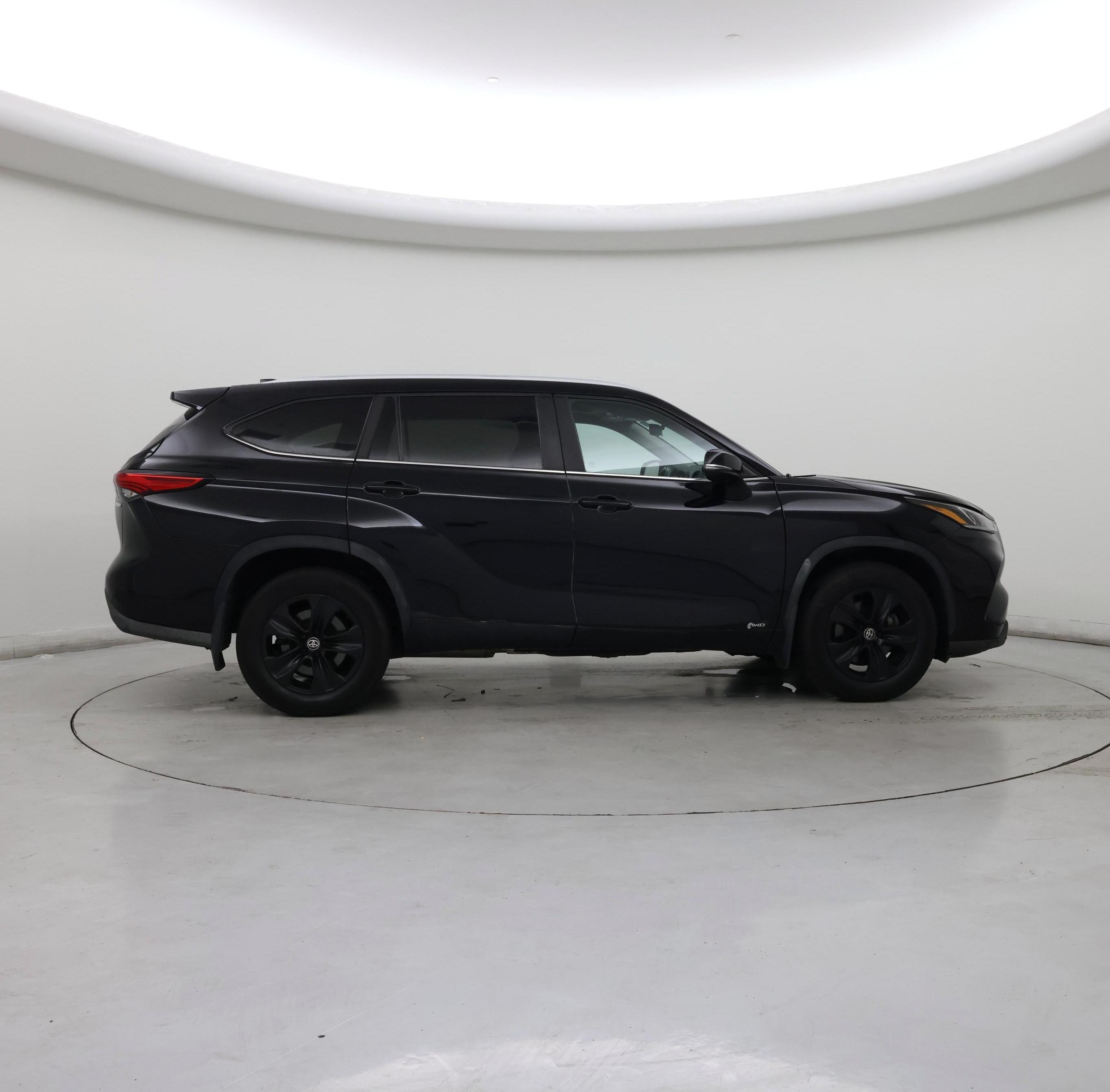 Thumbnail: 2023 Toyota Highlander - 7