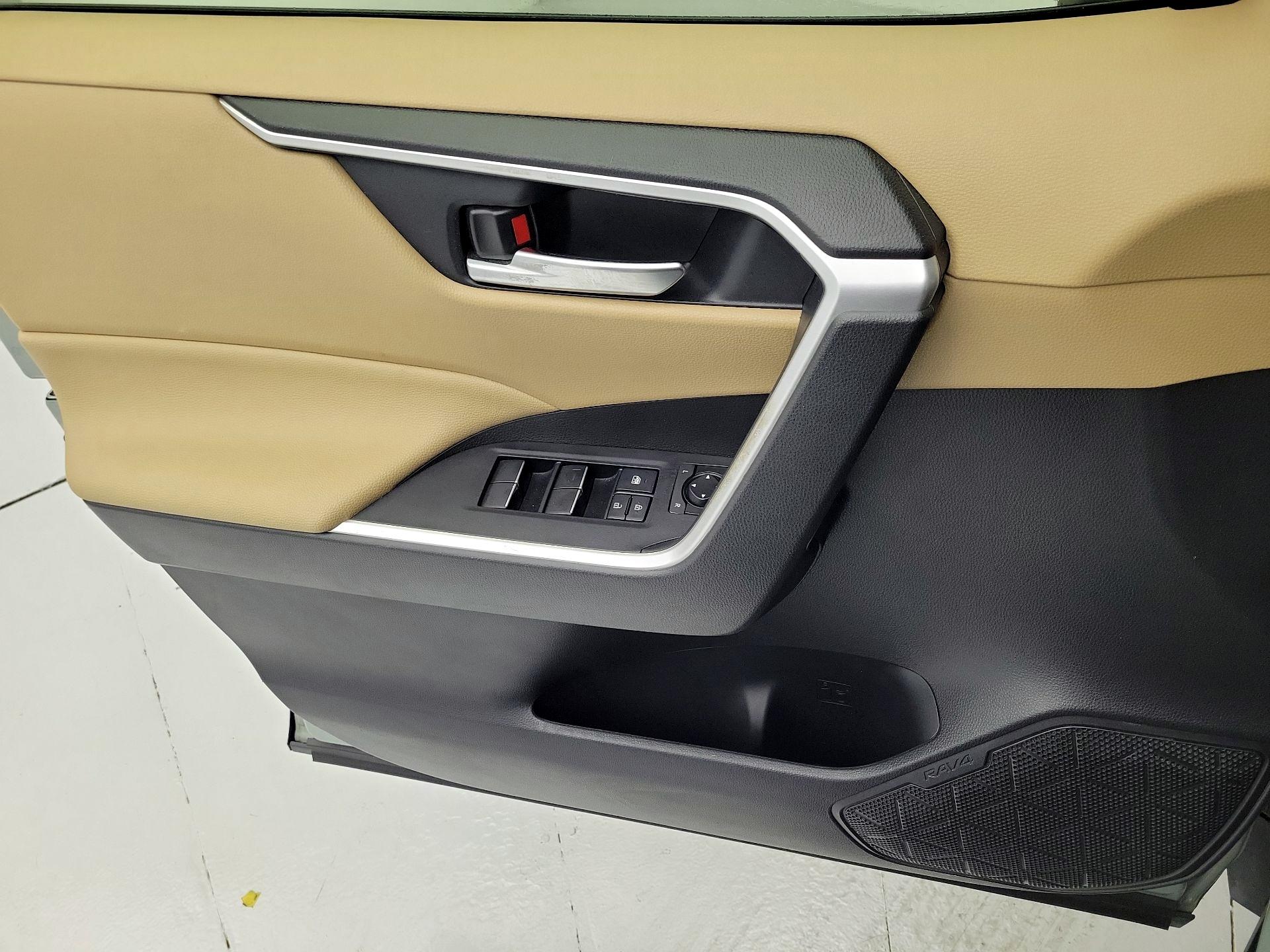 Thumbnail: 2021 Toyota RAV4 - 12