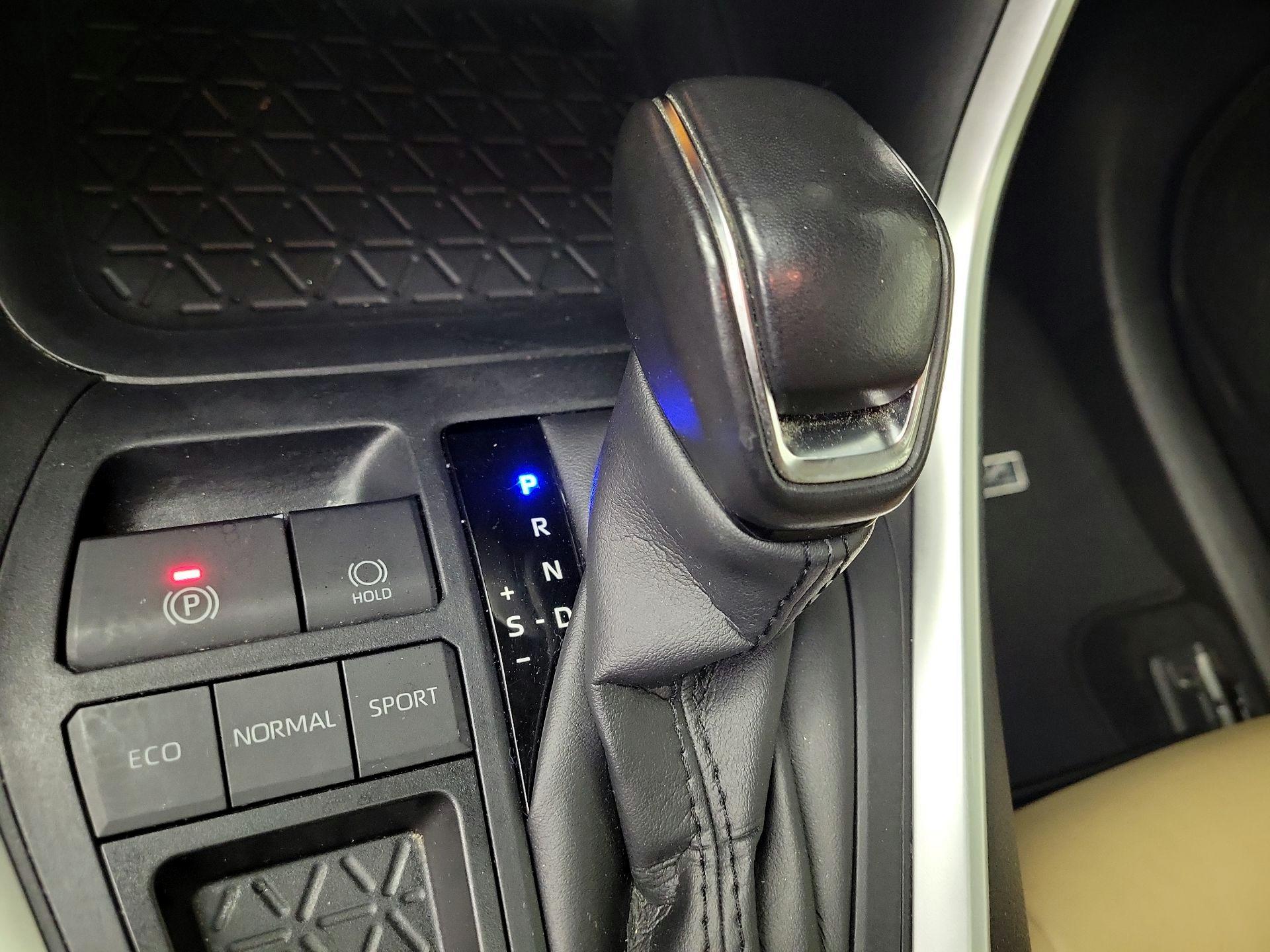 Thumbnail: 2021 Toyota RAV4 - 17