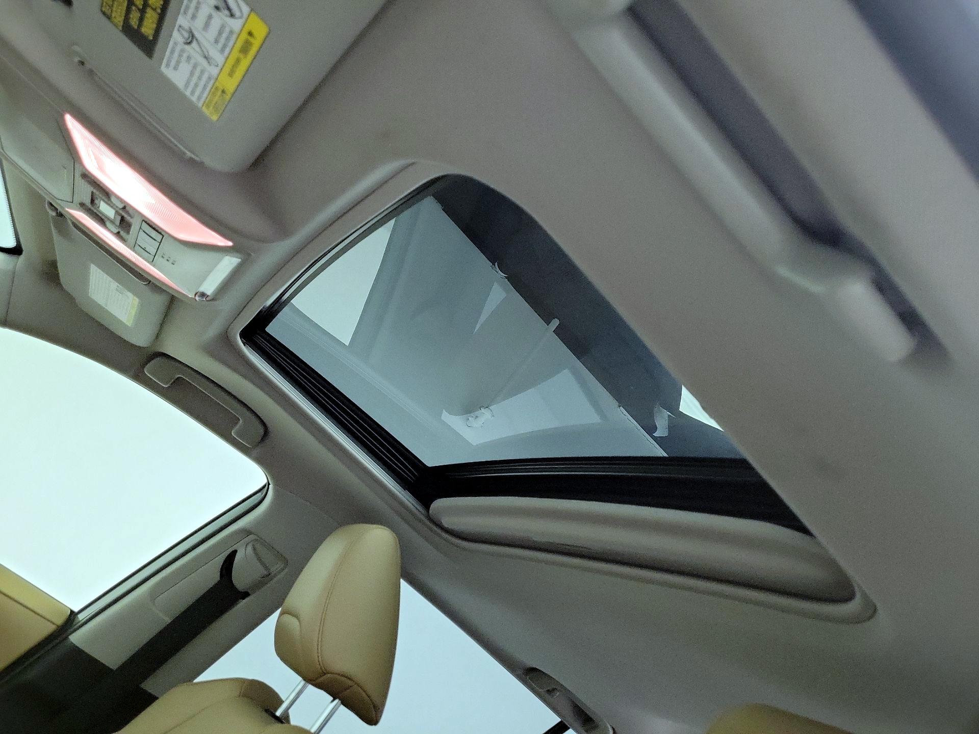 Thumbnail: 2021 Toyota RAV4 - 19