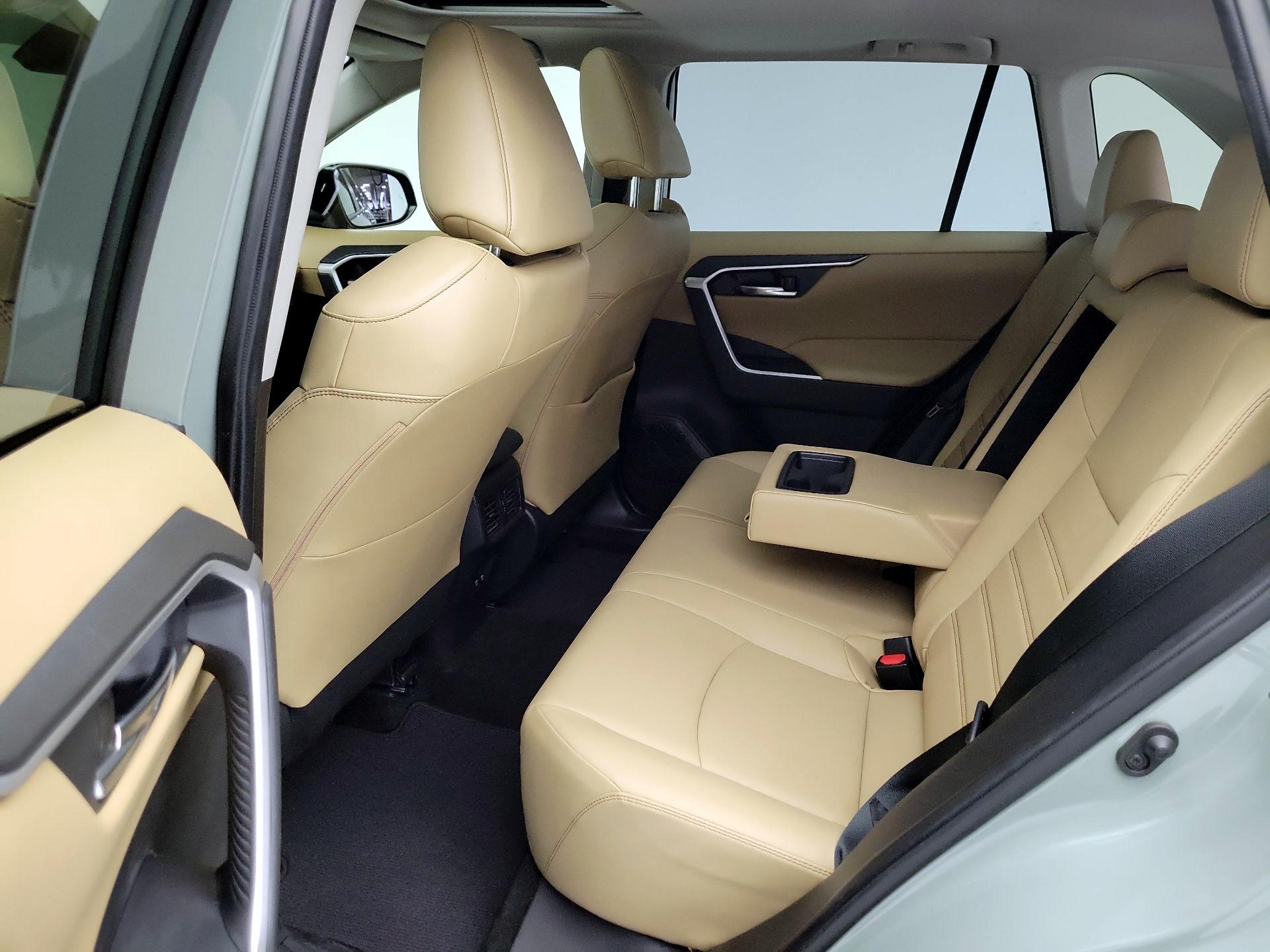 Thumbnail: 2021 Toyota RAV4 - 20