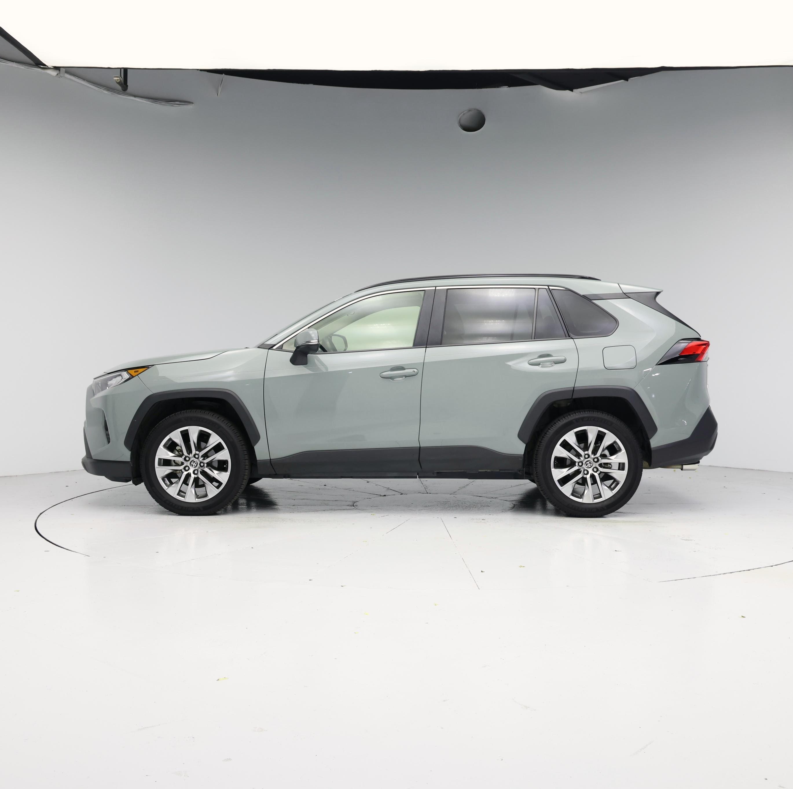 Thumbnail: 2021 Toyota RAV4 - 3