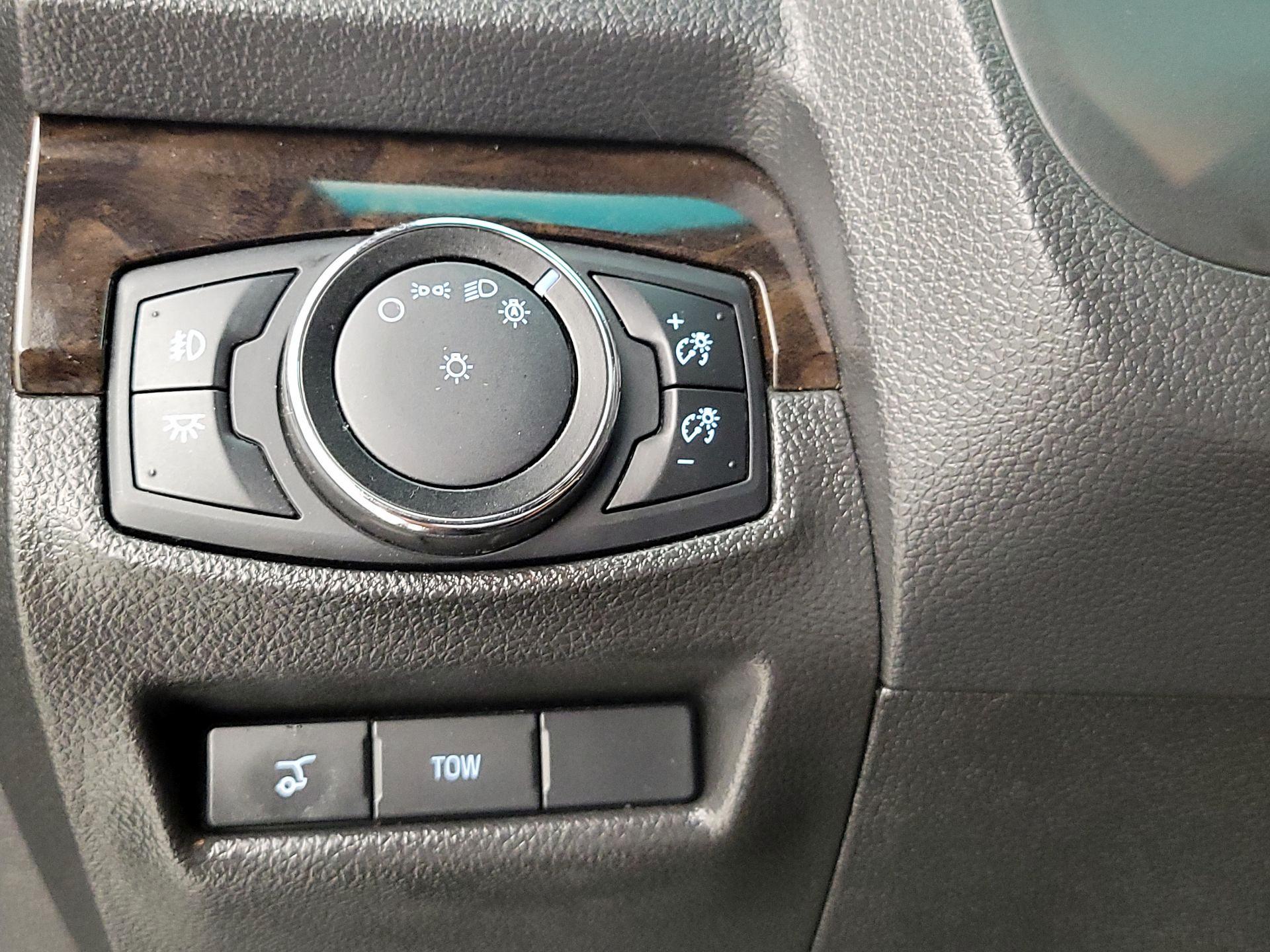 Thumbnail: 2014 Ford Explorer - 13