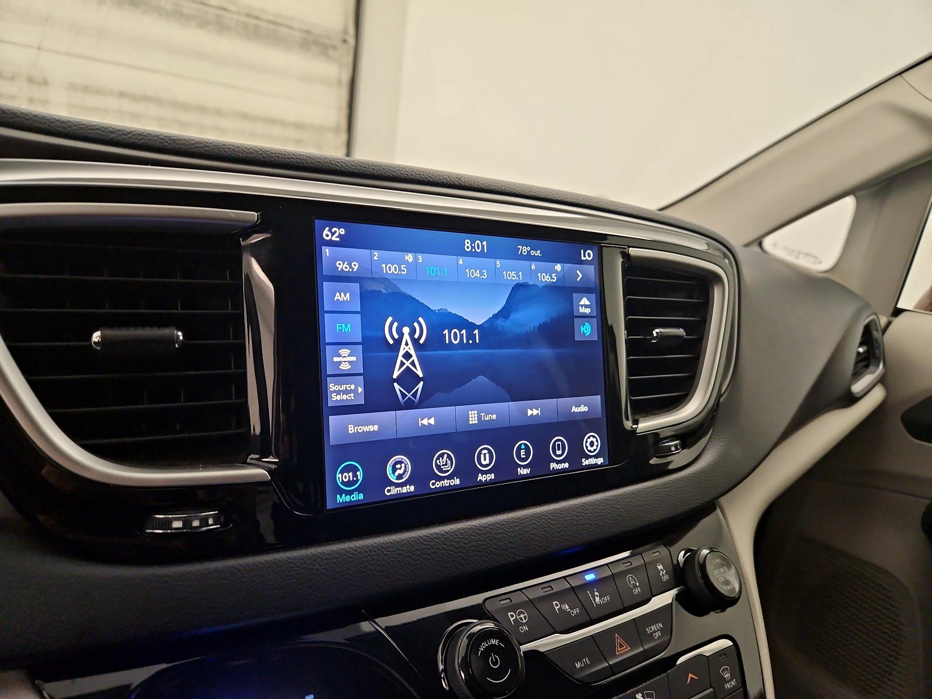 Thumbnail: 2020 Chrysler Pacifica - 16