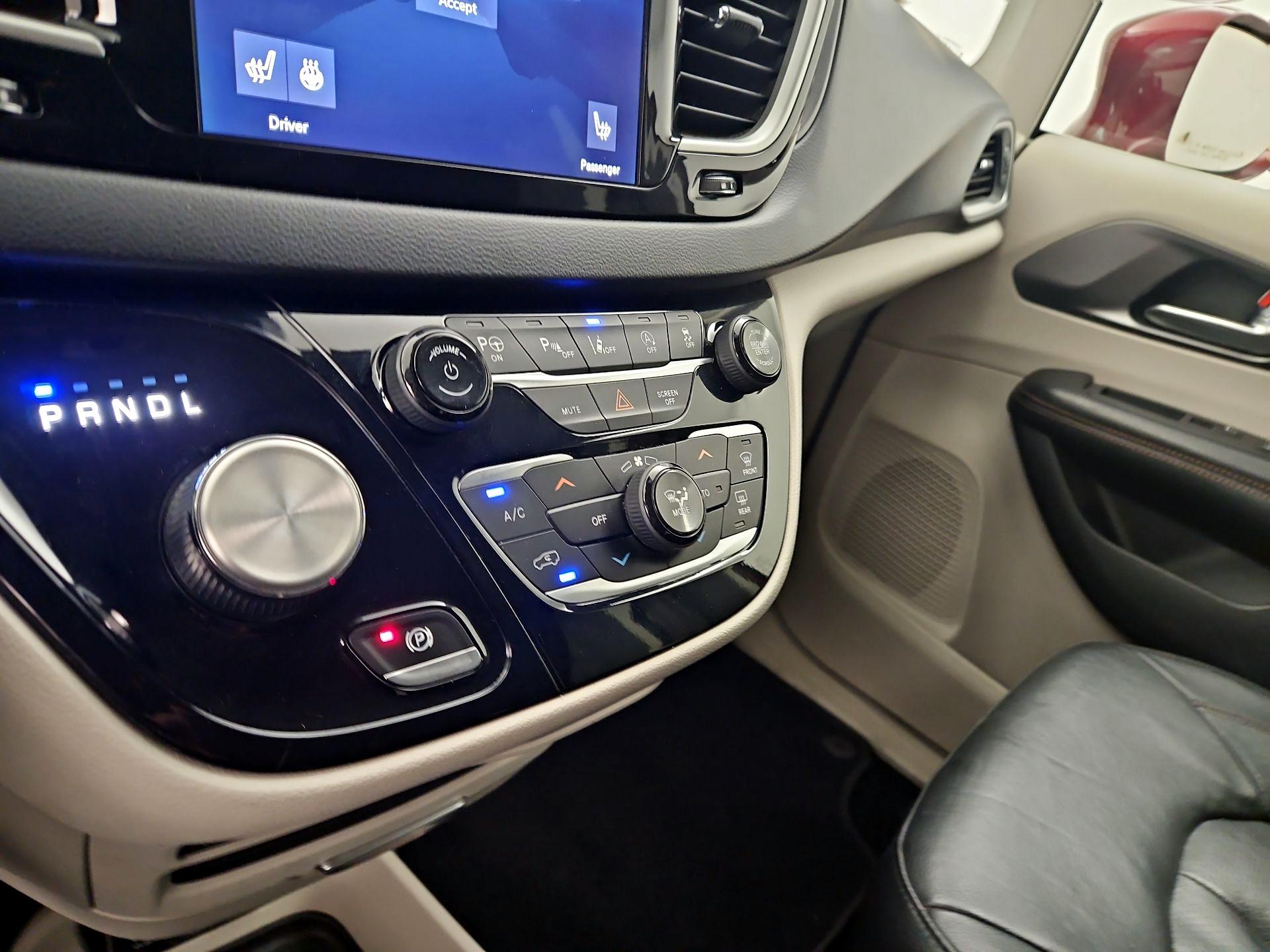 Thumbnail: 2020 Chrysler Pacifica - 17