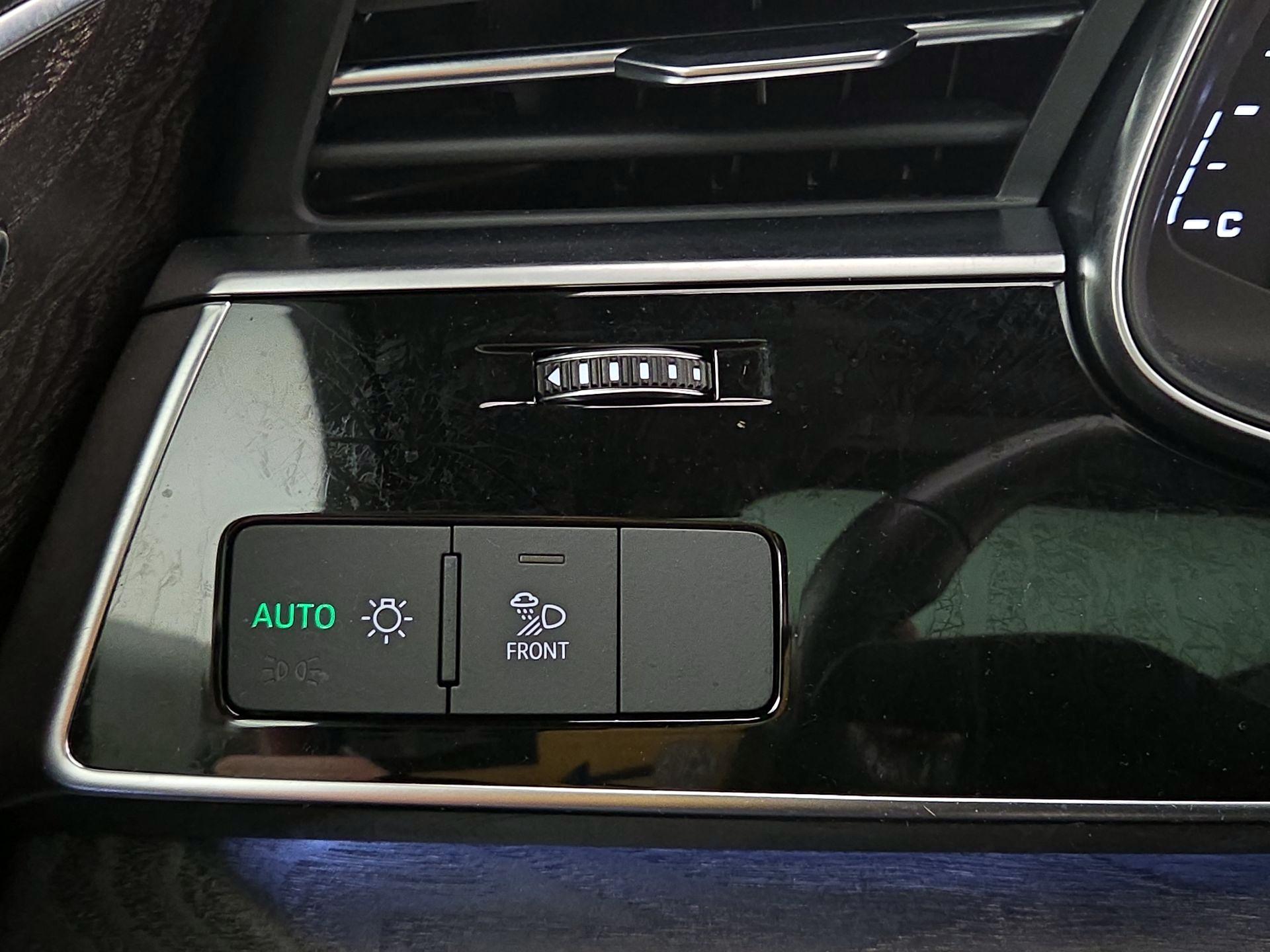 Thumbnail: 2021 Audi Q7 - 13