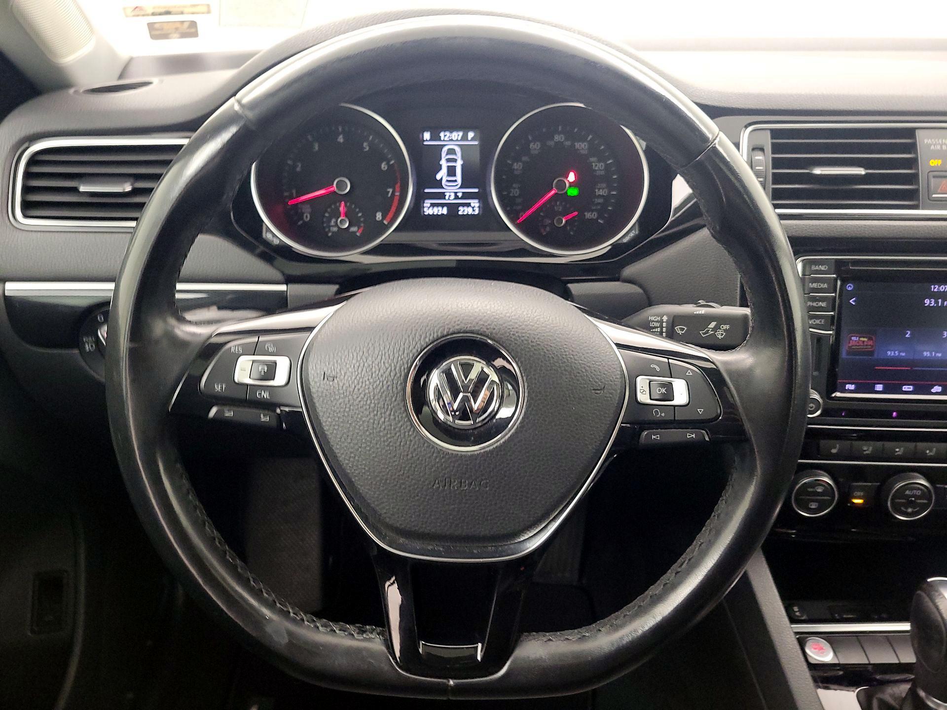 Thumbnail: 2017 Volkswagen Jetta - 10