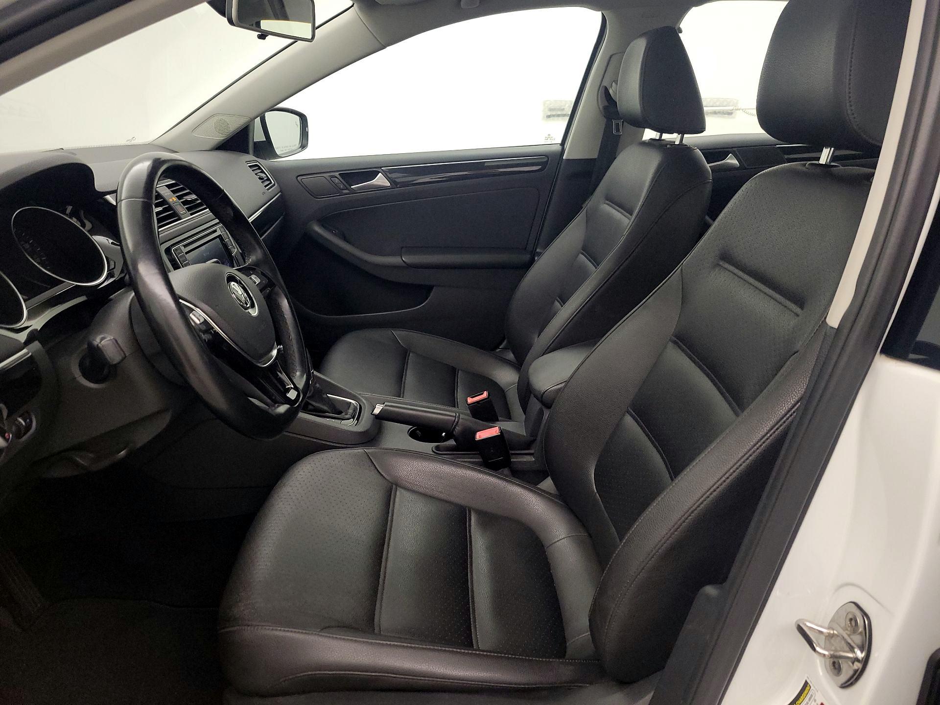 Thumbnail: 2017 Volkswagen Jetta - 11