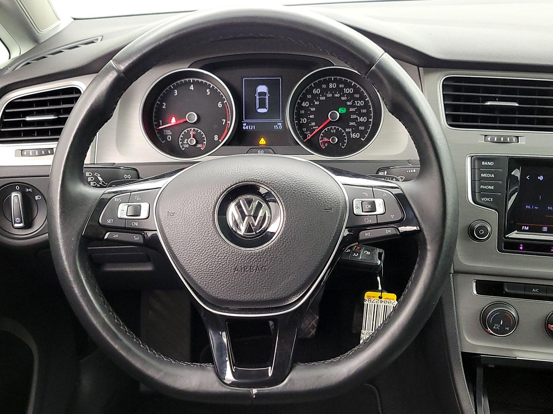 Thumbnail: 2015 Volkswagen Golf - 10
