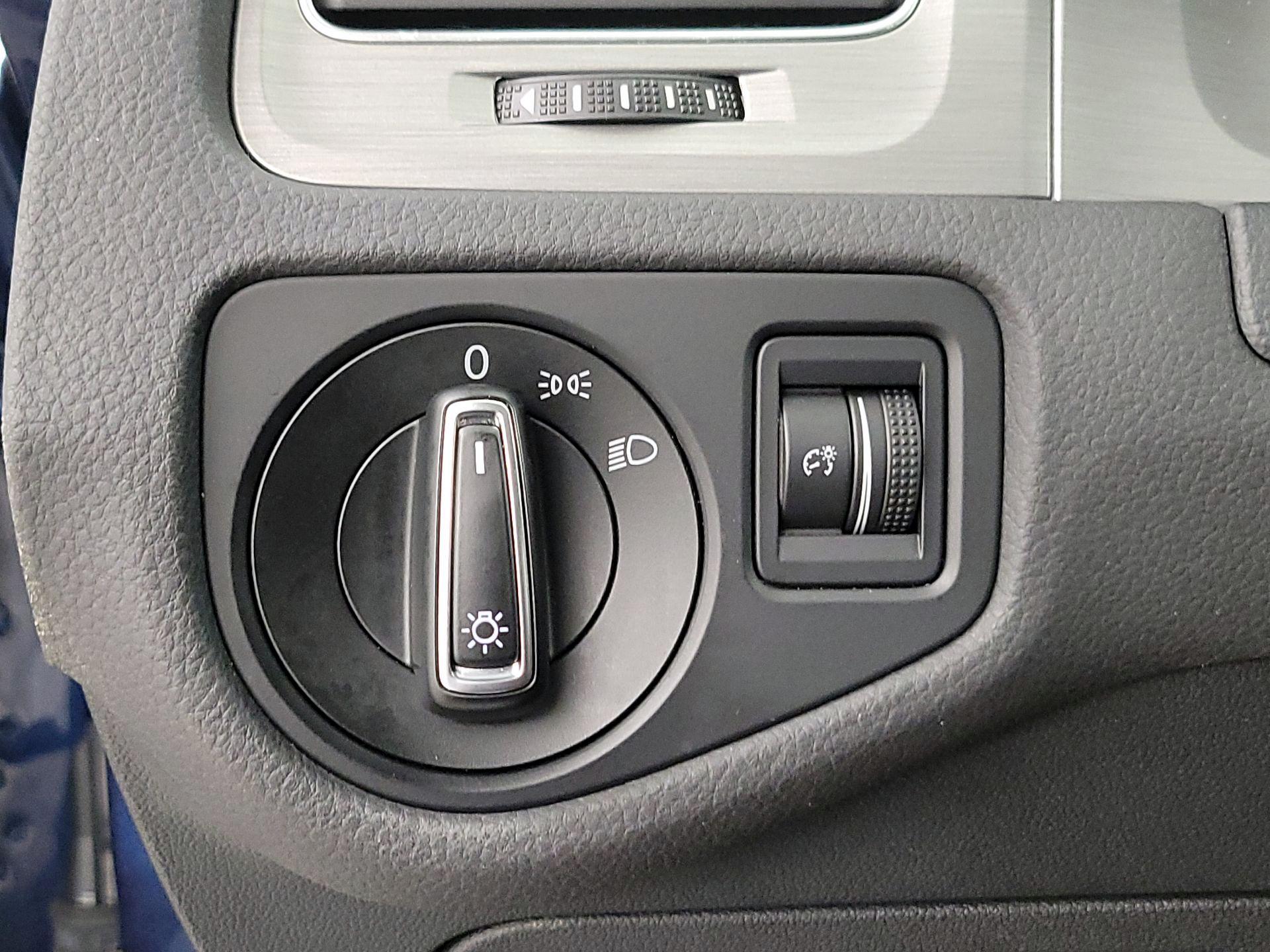 Thumbnail: 2015 Volkswagen Golf - 13