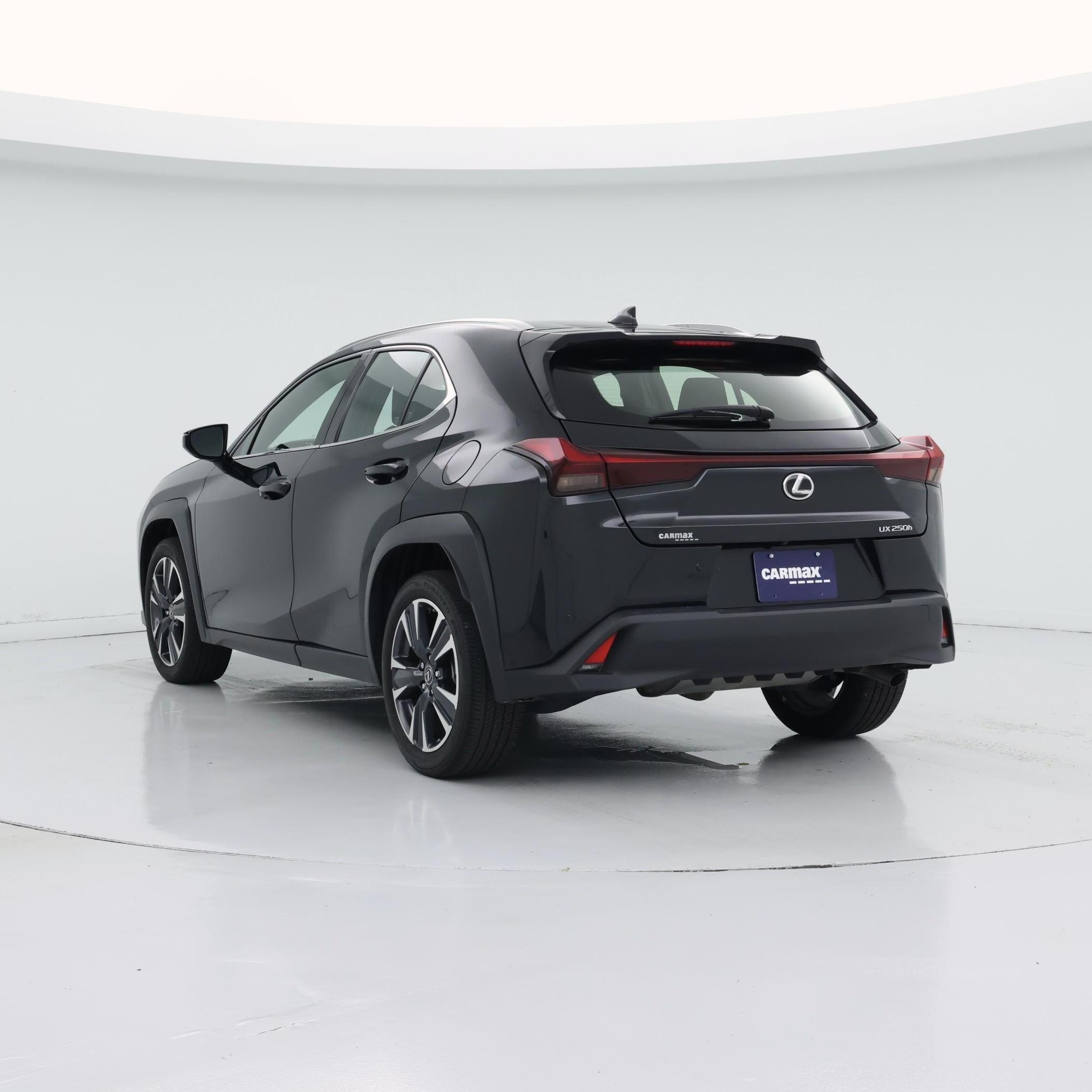 Thumbnail: 2024 Lexus UX - 2