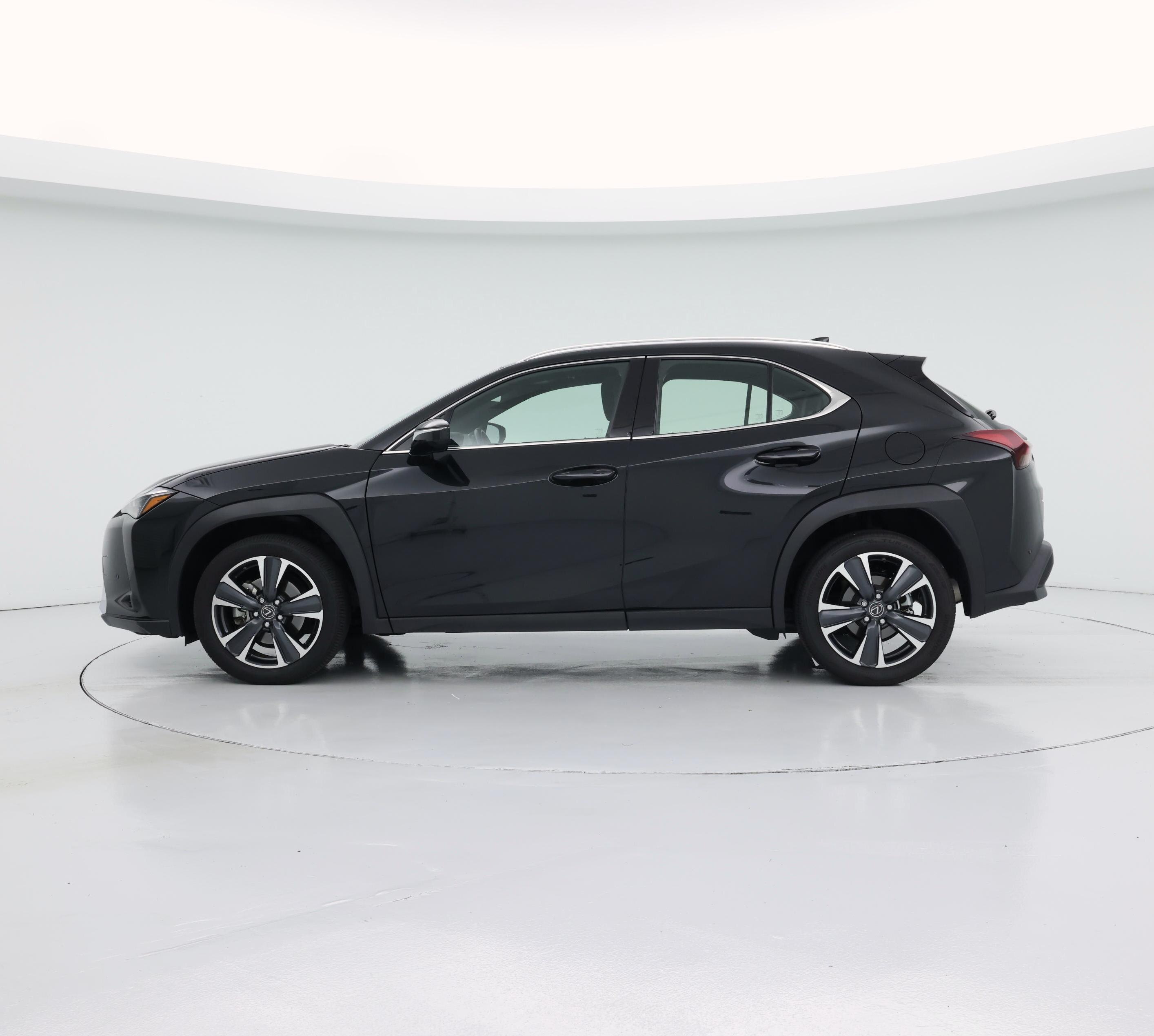 Thumbnail: 2024 Lexus UX - 3