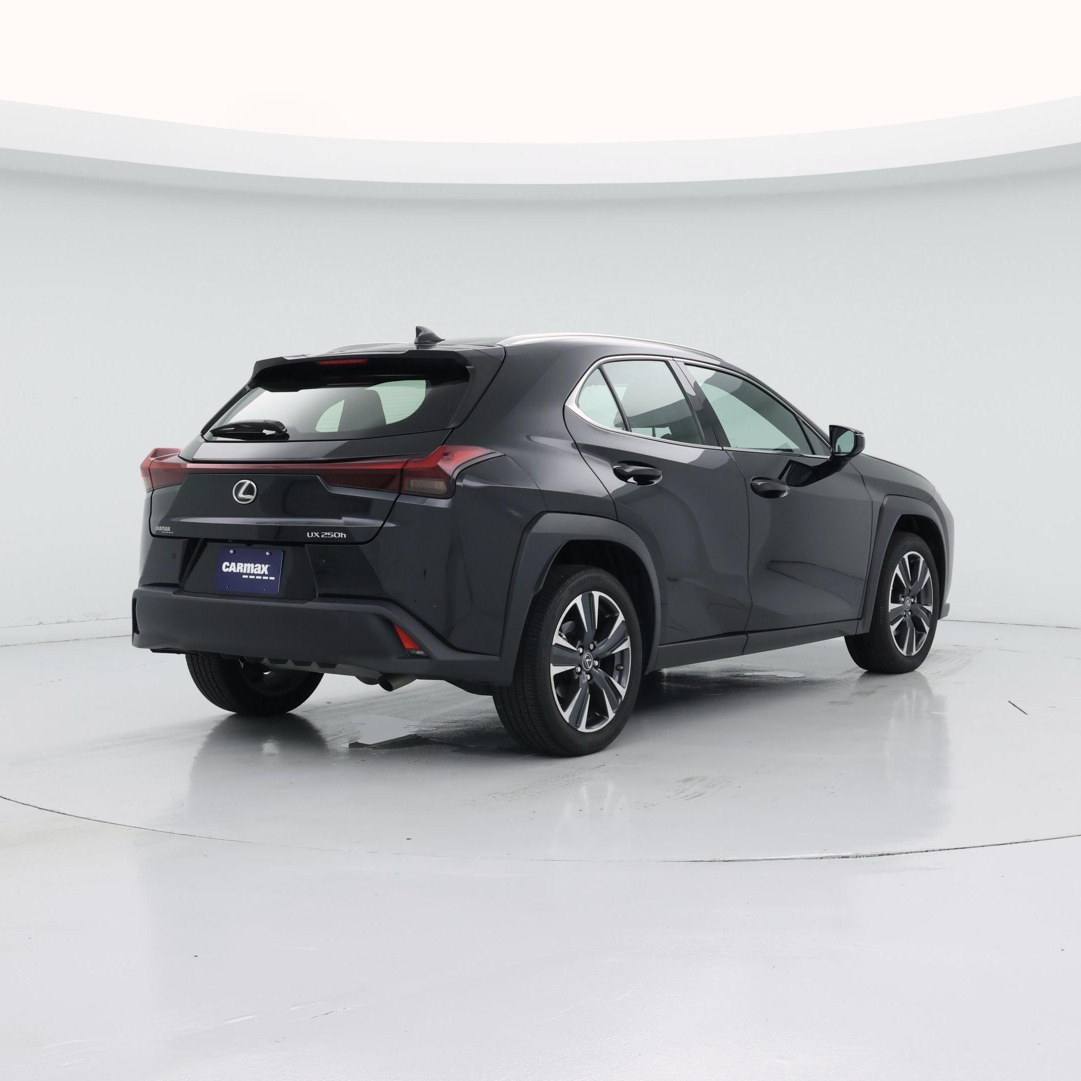 Thumbnail: 2024 Lexus UX - 8