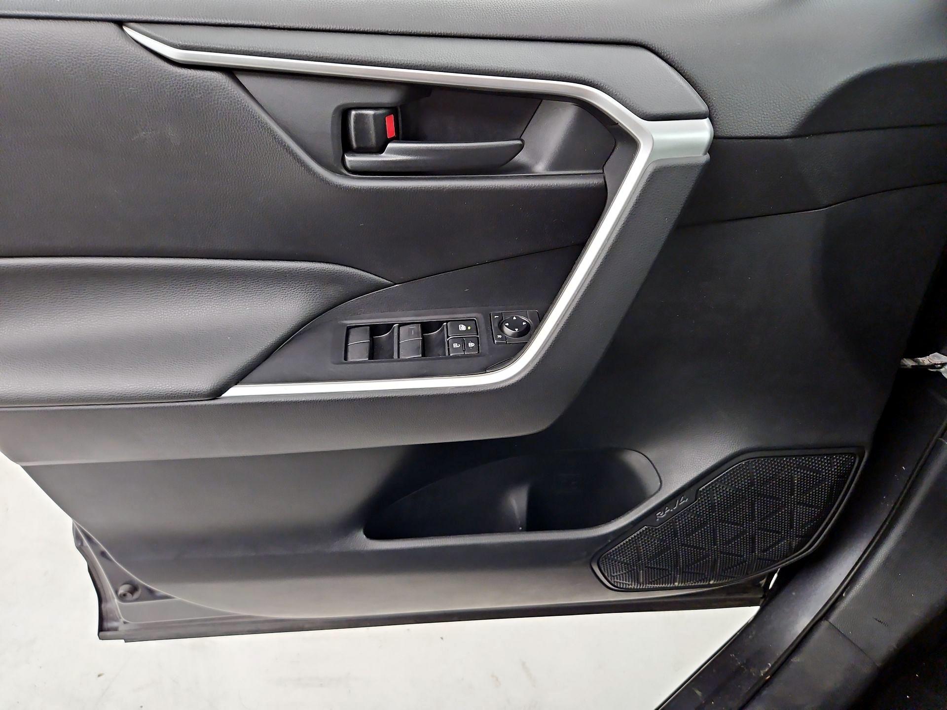 Thumbnail: 2020 Toyota RAV4 - 12