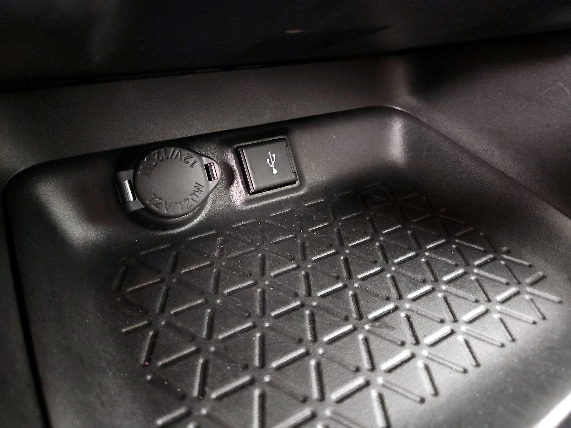 Thumbnail: 2020 Toyota RAV4 - 18