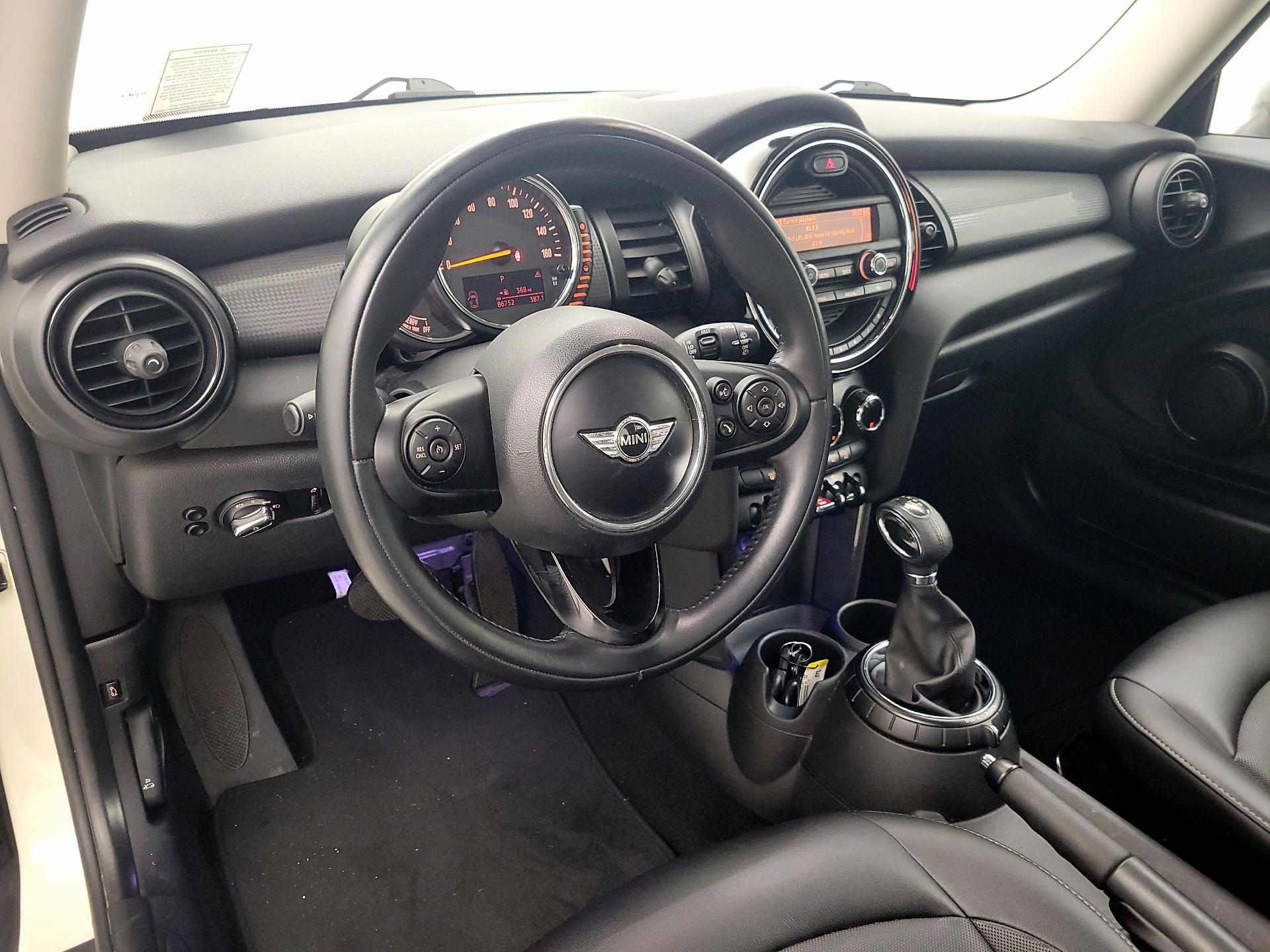 Thumbnail: 2016 MINI Cooper Hardtop - 9