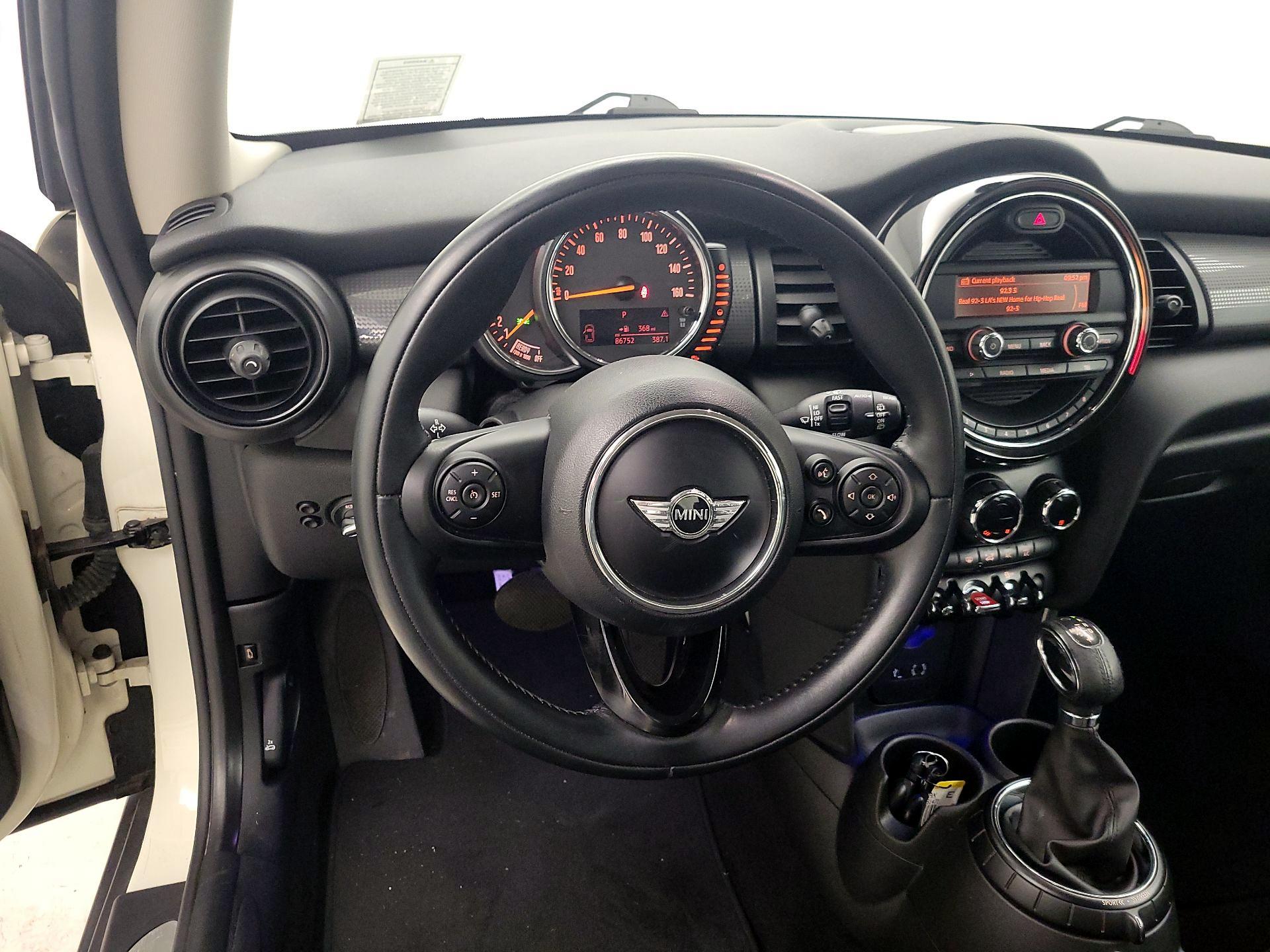 Thumbnail: 2016 MINI Cooper Hardtop - 10
