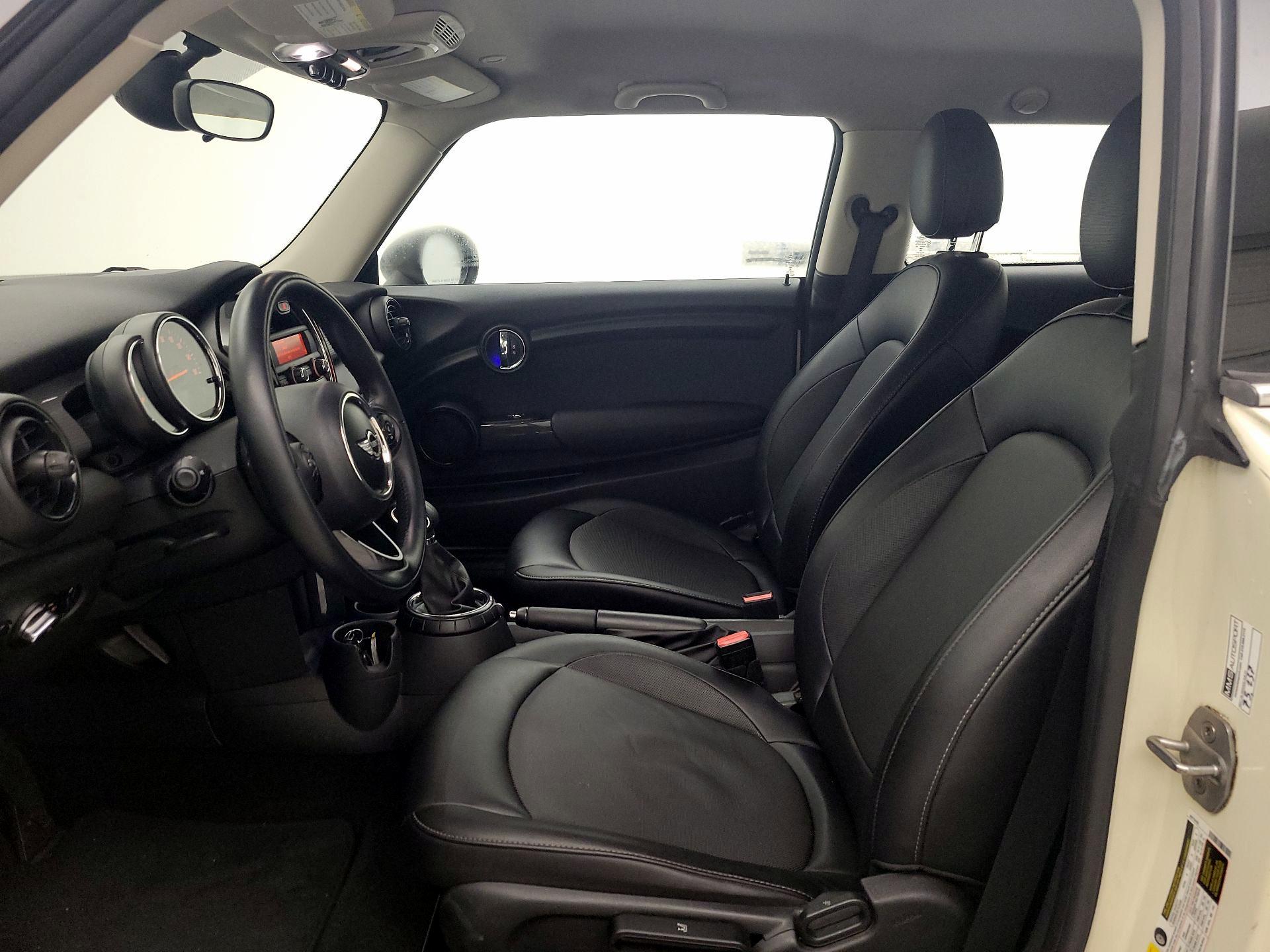 Thumbnail: 2016 MINI Cooper Hardtop - 11