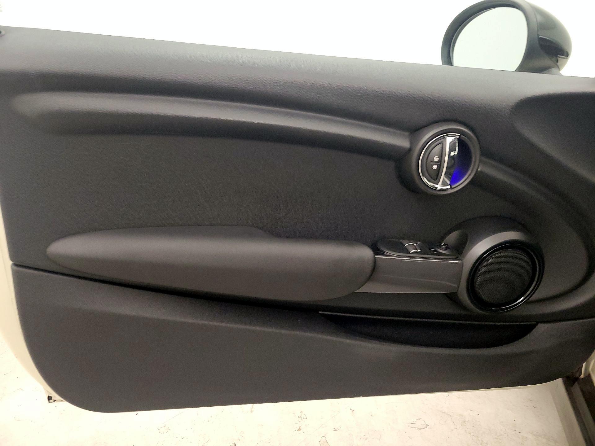 Thumbnail: 2016 MINI Cooper Hardtop - 12