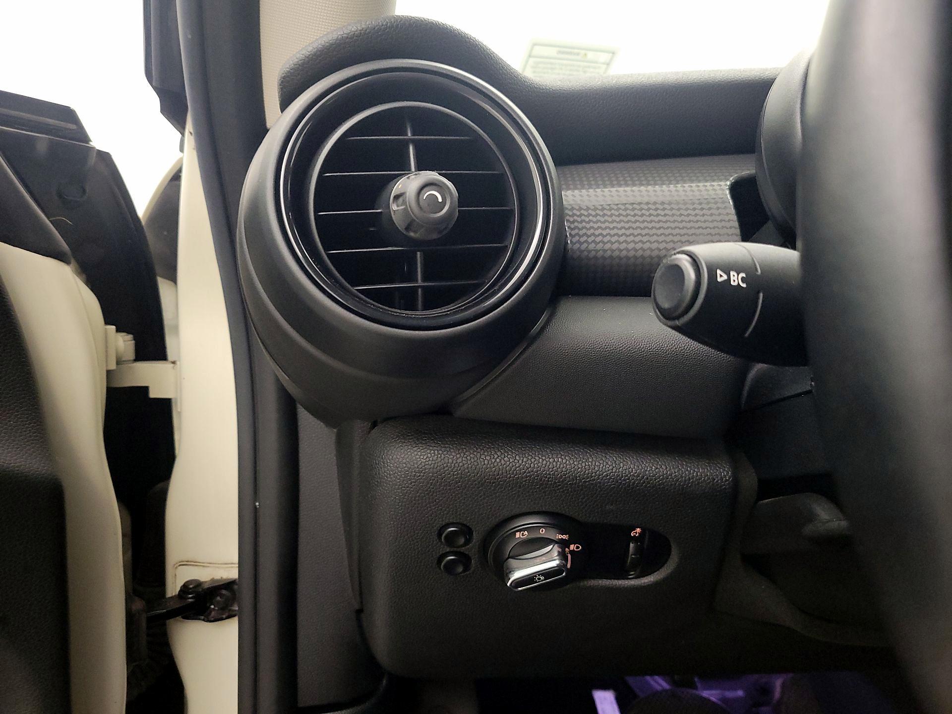 Thumbnail: 2016 MINI Cooper Hardtop - 14