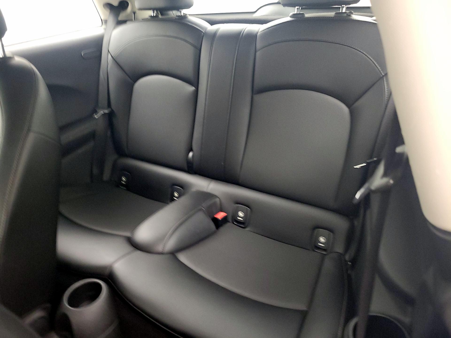 Thumbnail: 2016 MINI Cooper Hardtop - 19