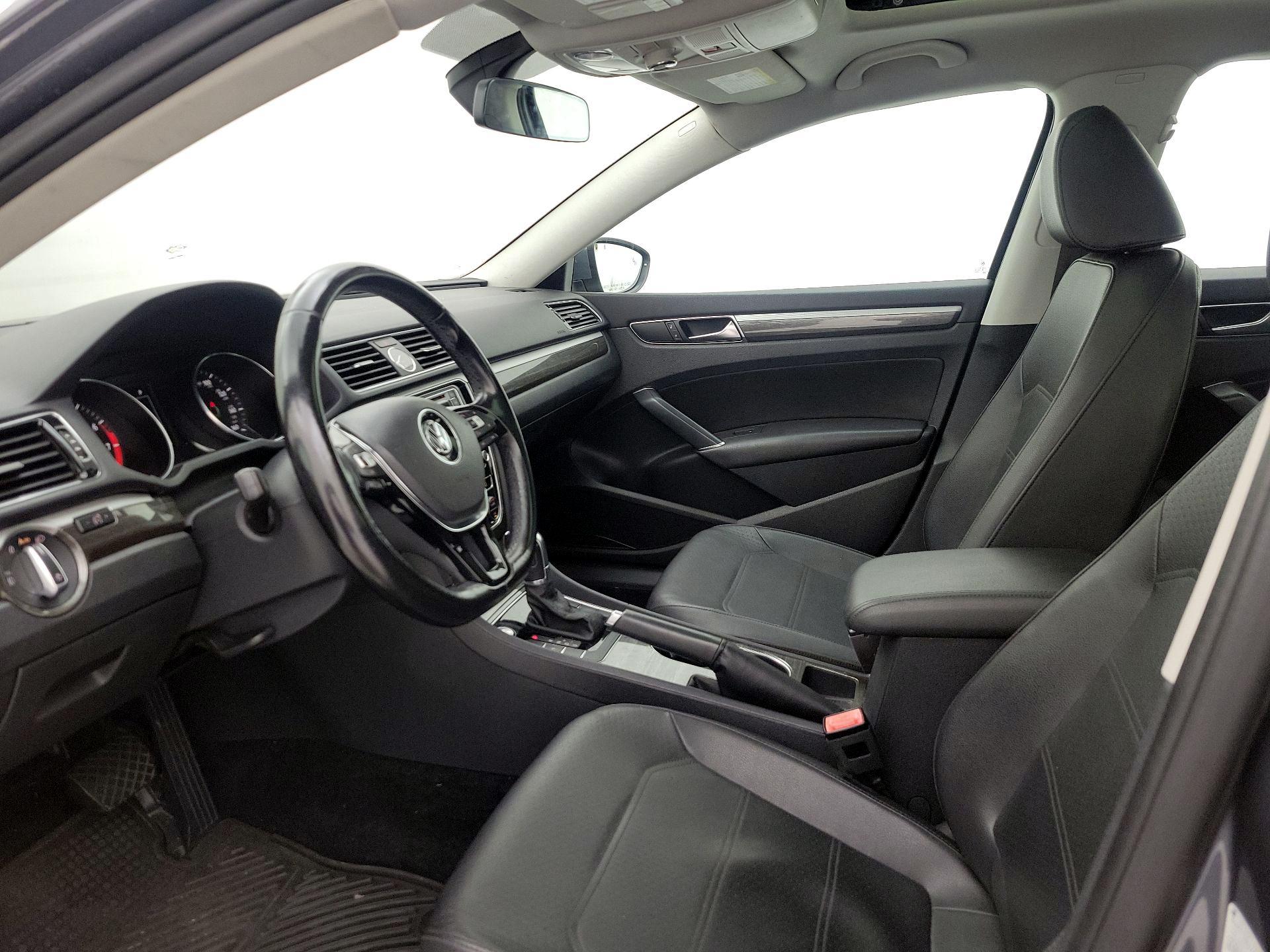 Thumbnail: 2017 Volkswagen Passat - 11