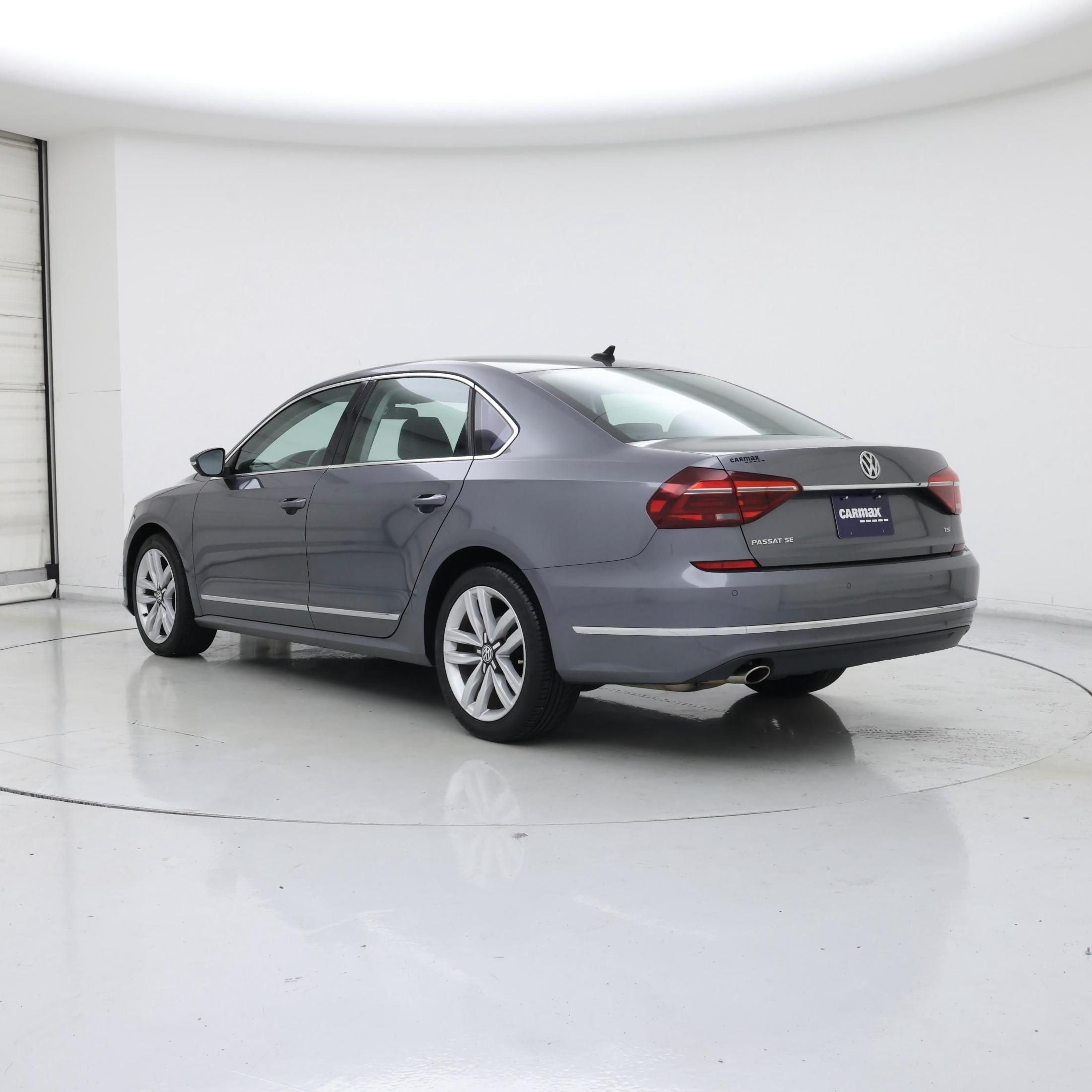 Thumbnail: 2017 Volkswagen Passat - 2