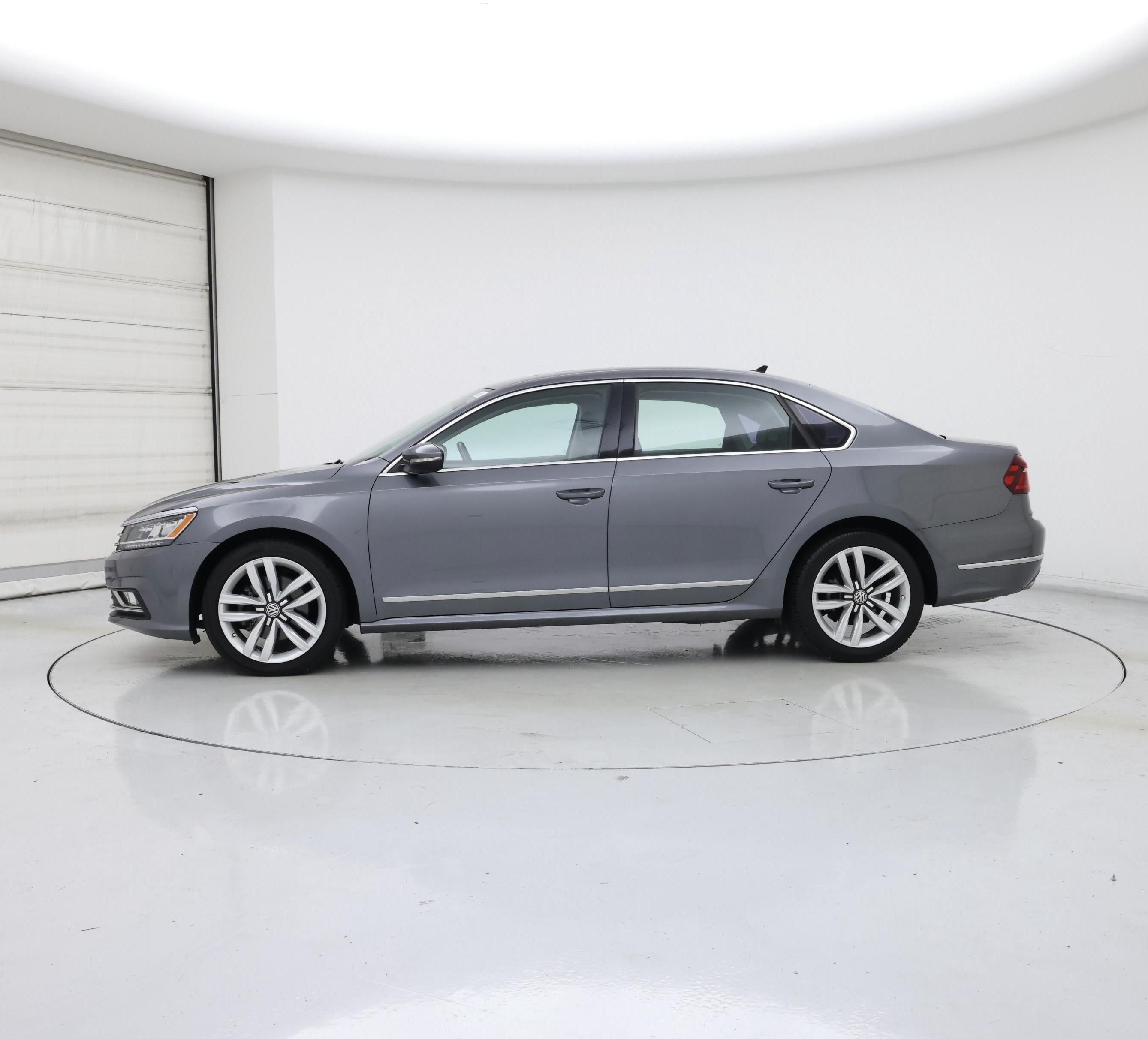 Thumbnail: 2017 Volkswagen Passat - 3