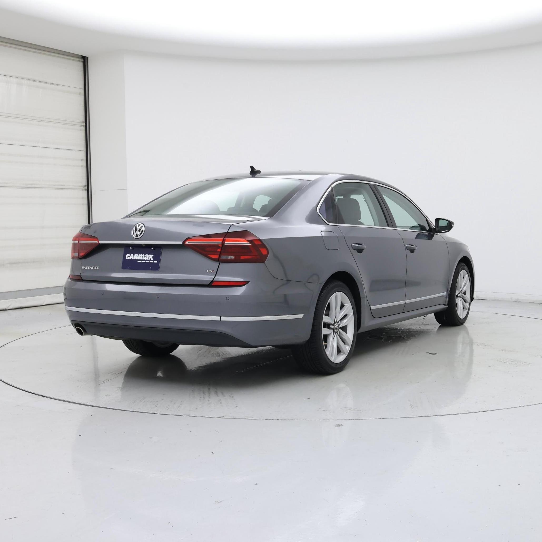 Thumbnail: 2017 Volkswagen Passat - 8