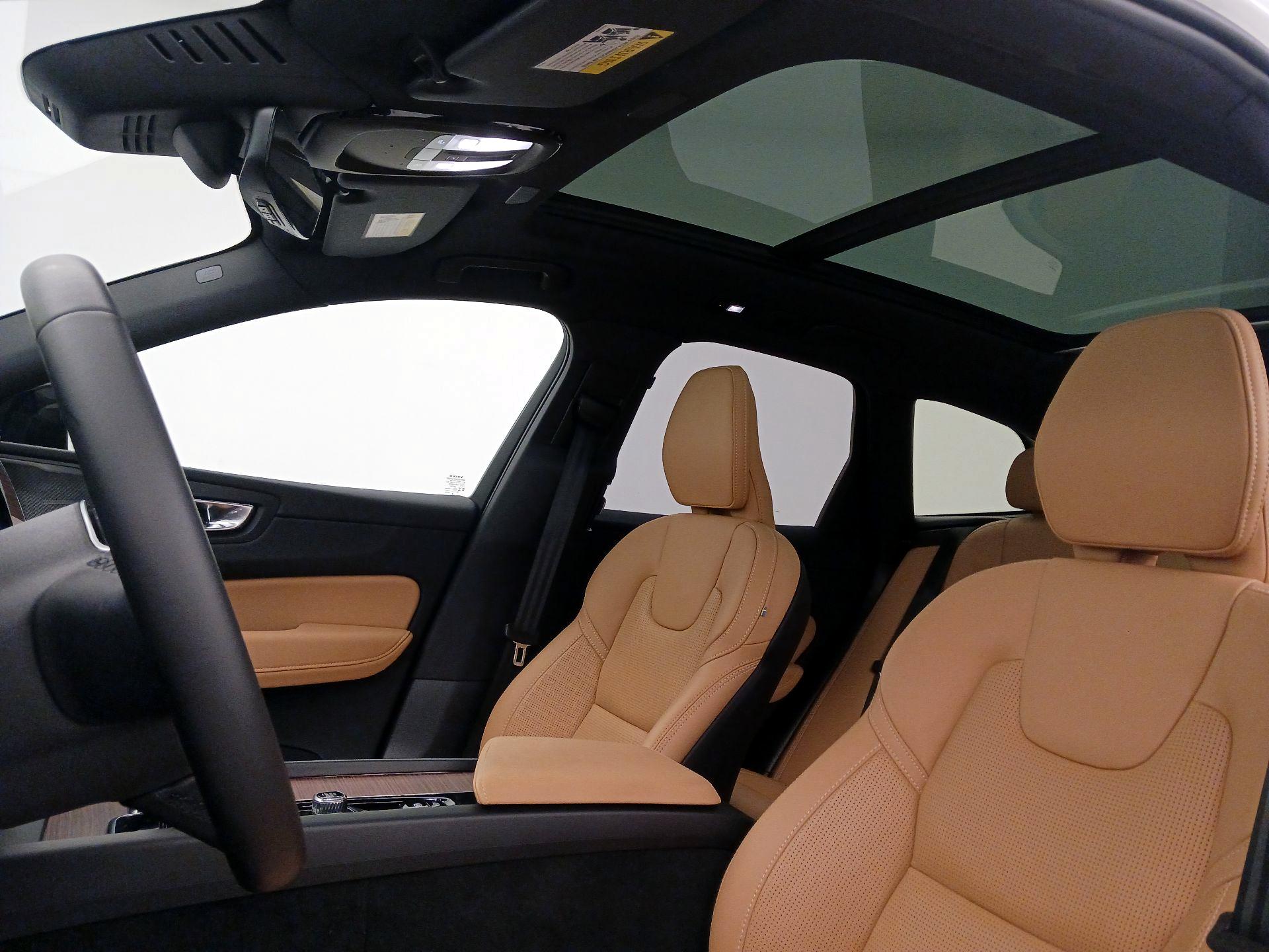 Thumbnail: 2025 Volvo XC60 - 19