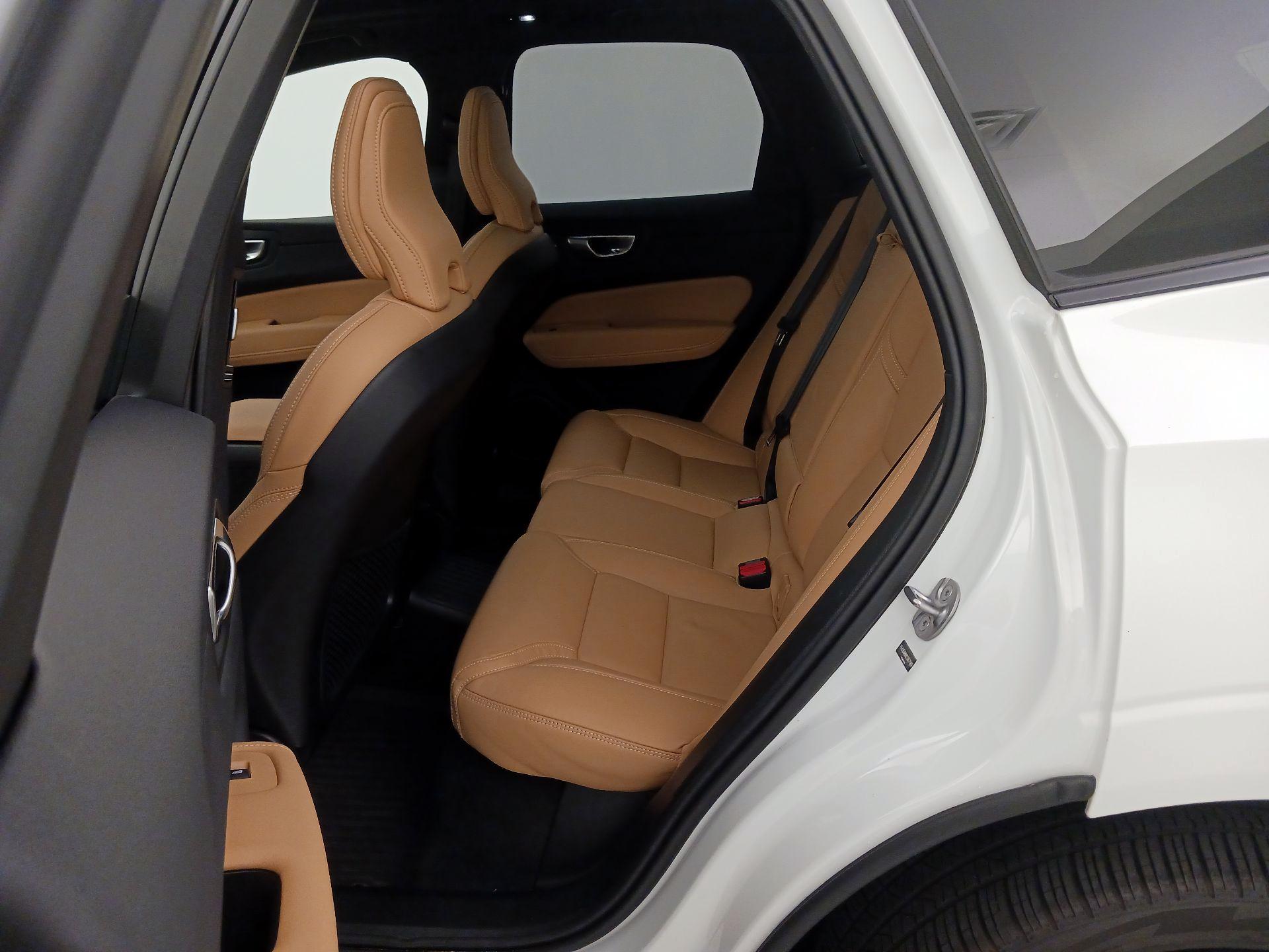 Thumbnail: 2025 Volvo XC60 - 20