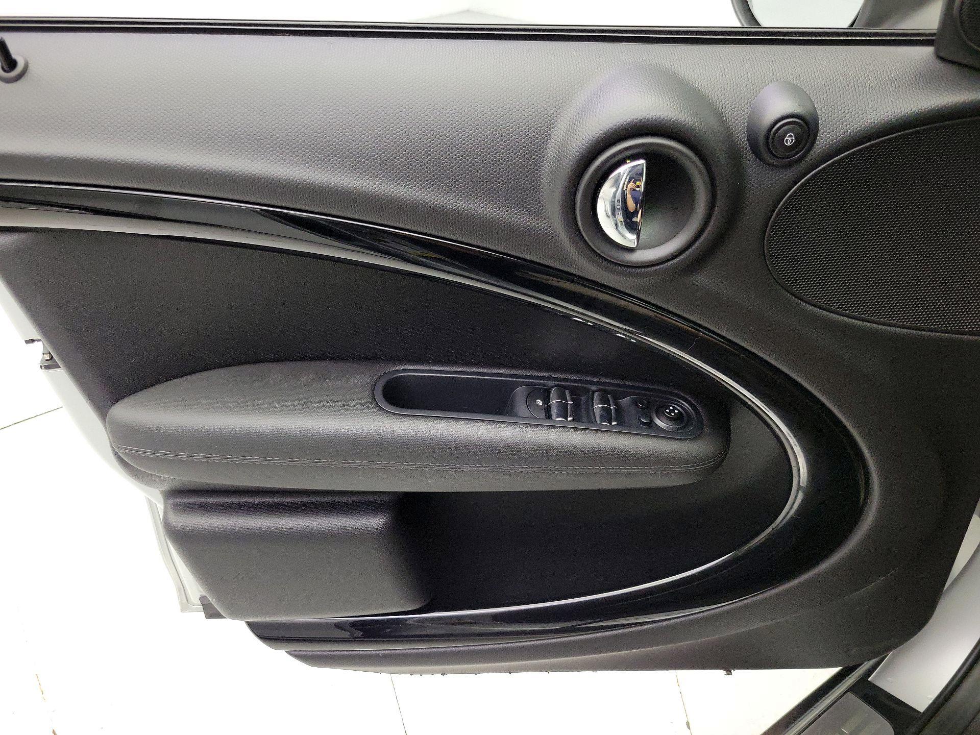 Thumbnail: 2015 MINI Cooper Countryman - 12
