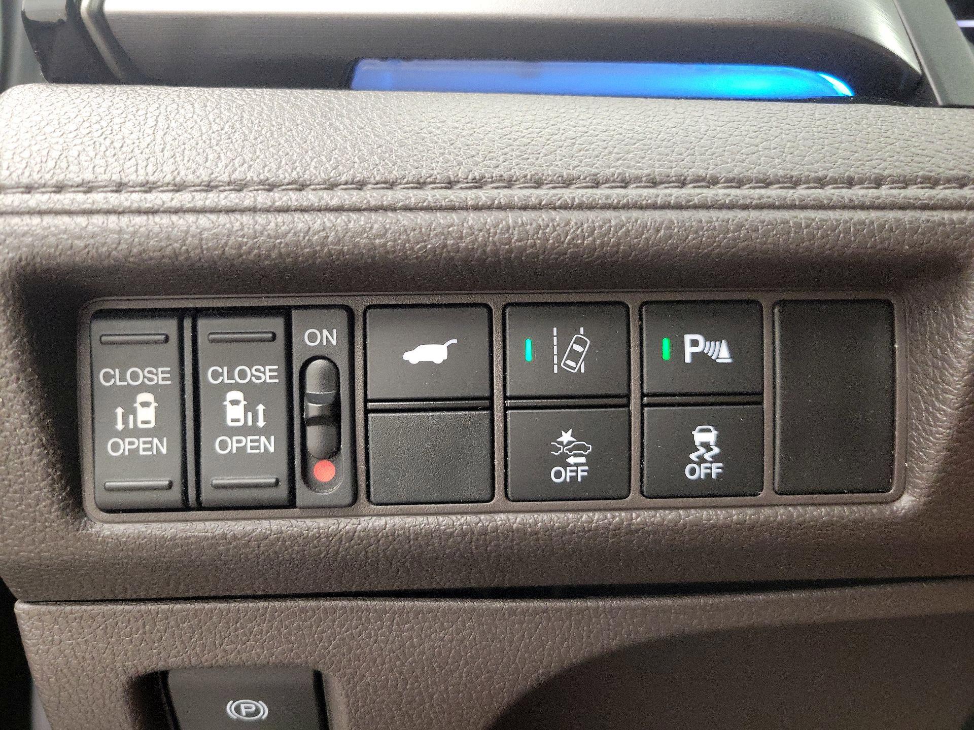 Thumbnail: 2018 Honda Odyssey - 13