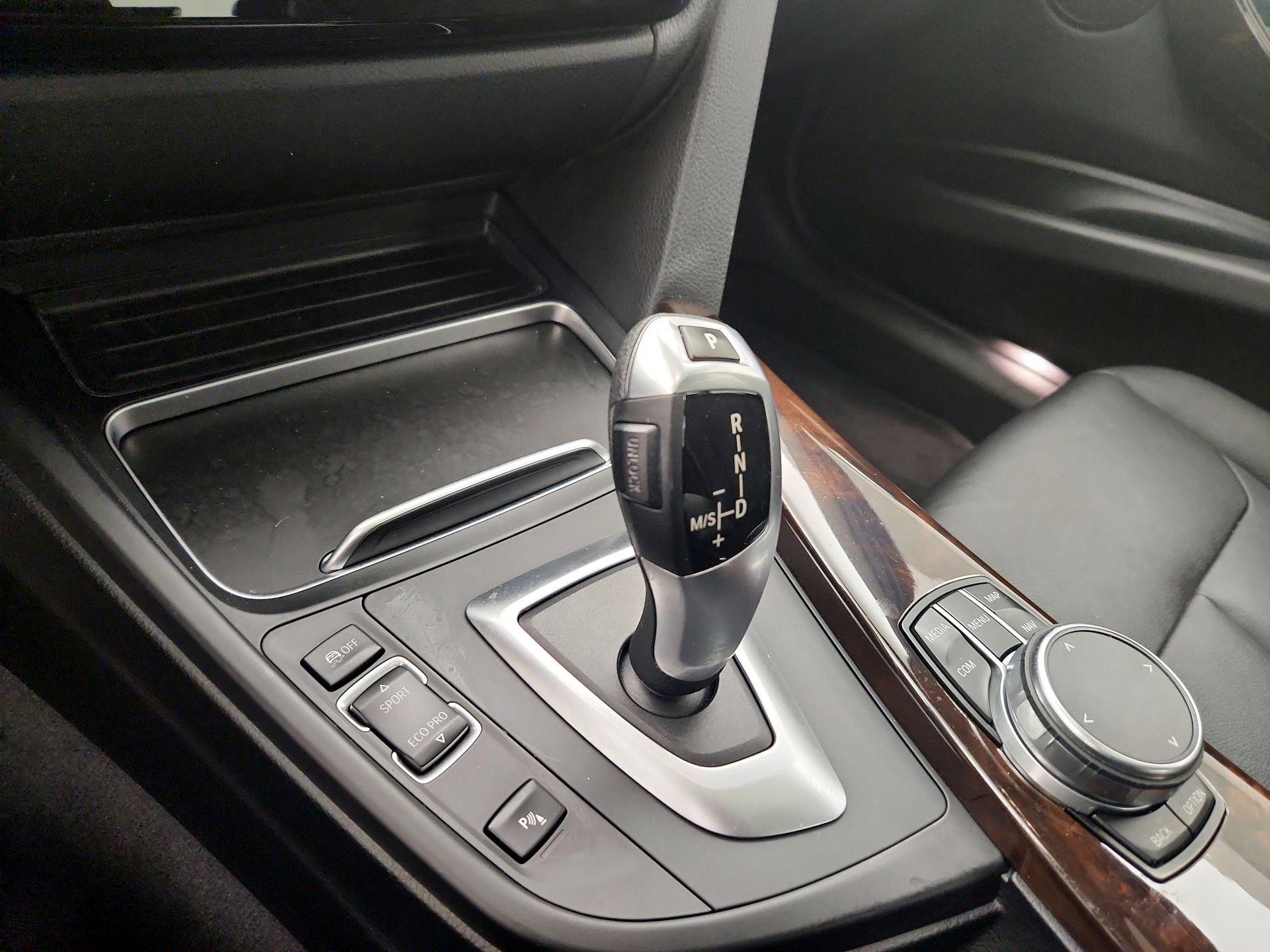 Thumbnail: 2018 BMW 3 Series - 18