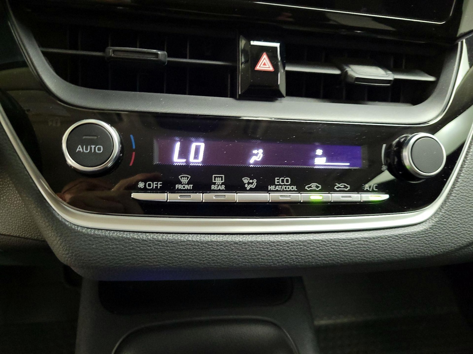 2023 Toyota Corolla LE - Photo 18
