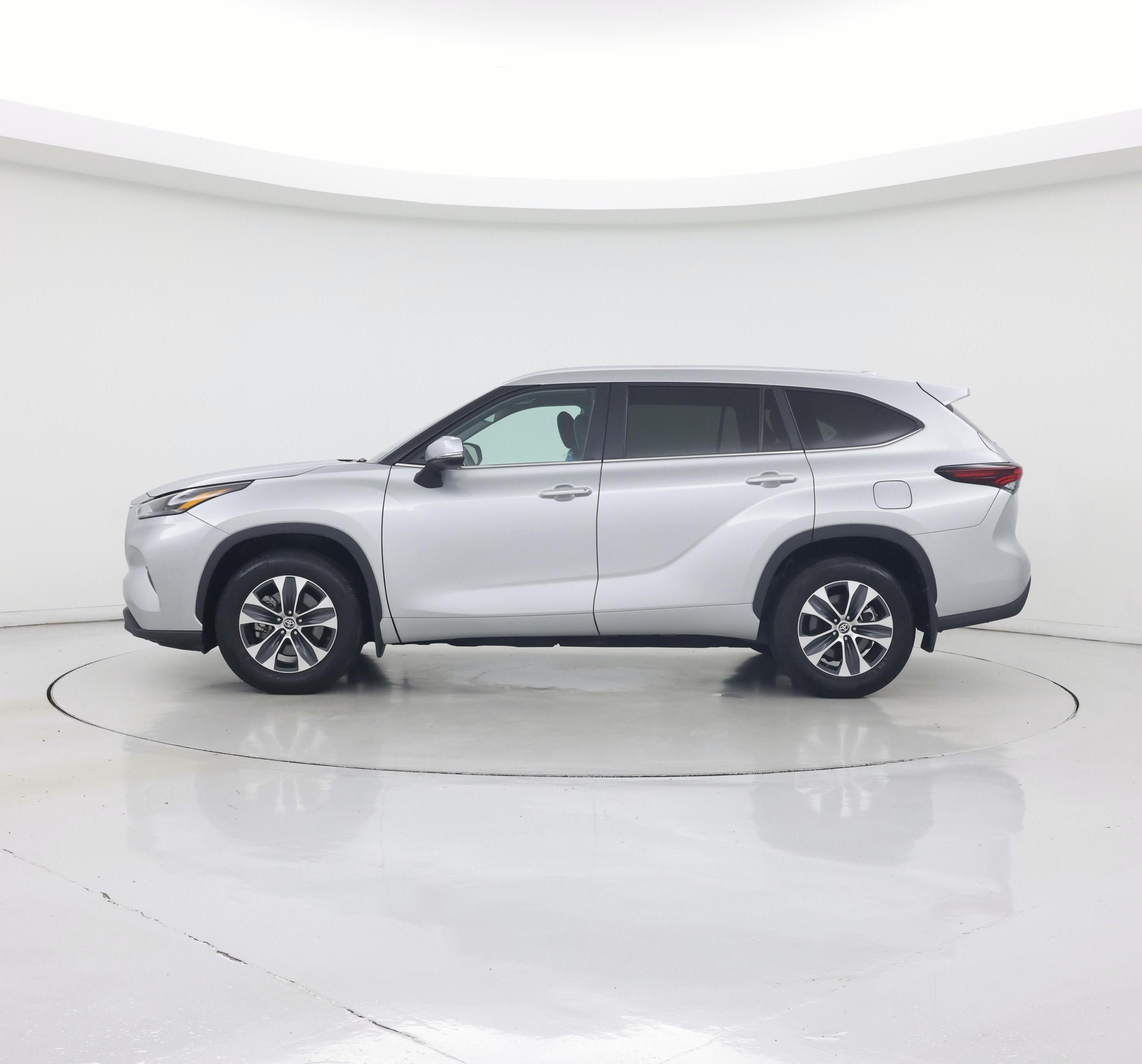 Thumbnail: 2024 Toyota Highlander - 3