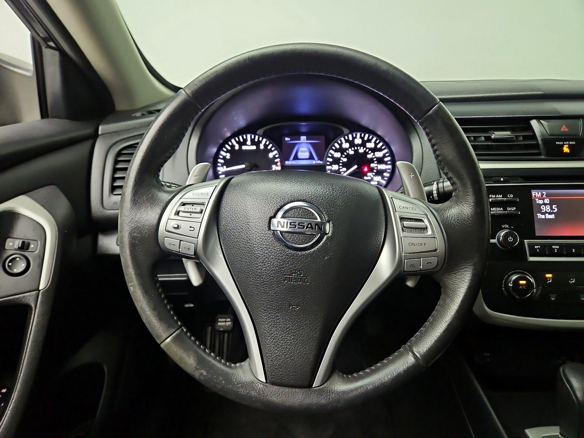 Thumbnail: 2017 Nissan Altima - 10