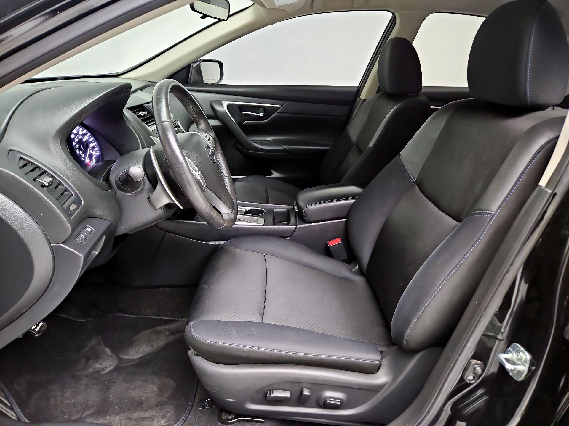 Thumbnail: 2017 Nissan Altima - 11