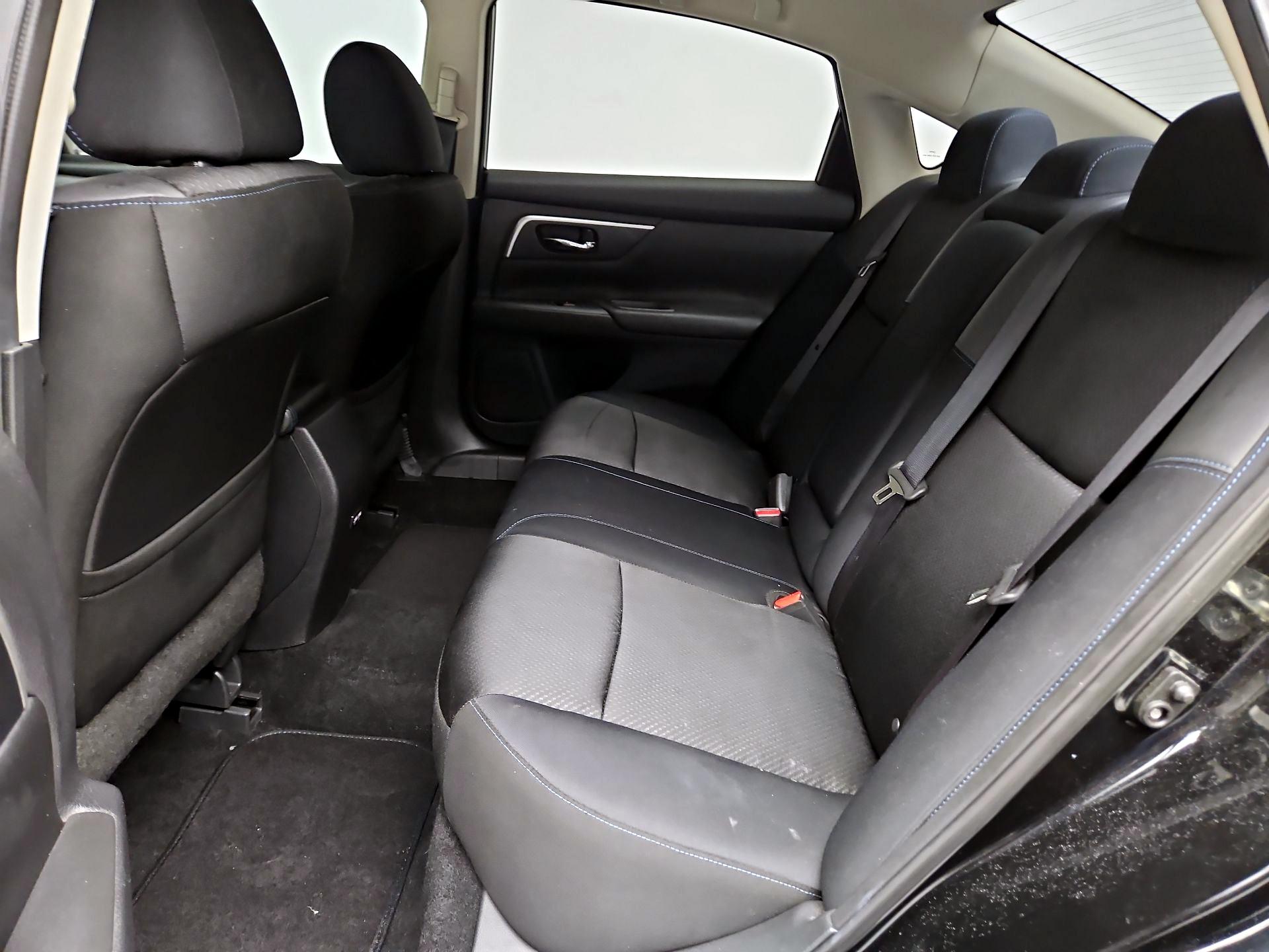 Thumbnail: 2017 Nissan Altima - 19