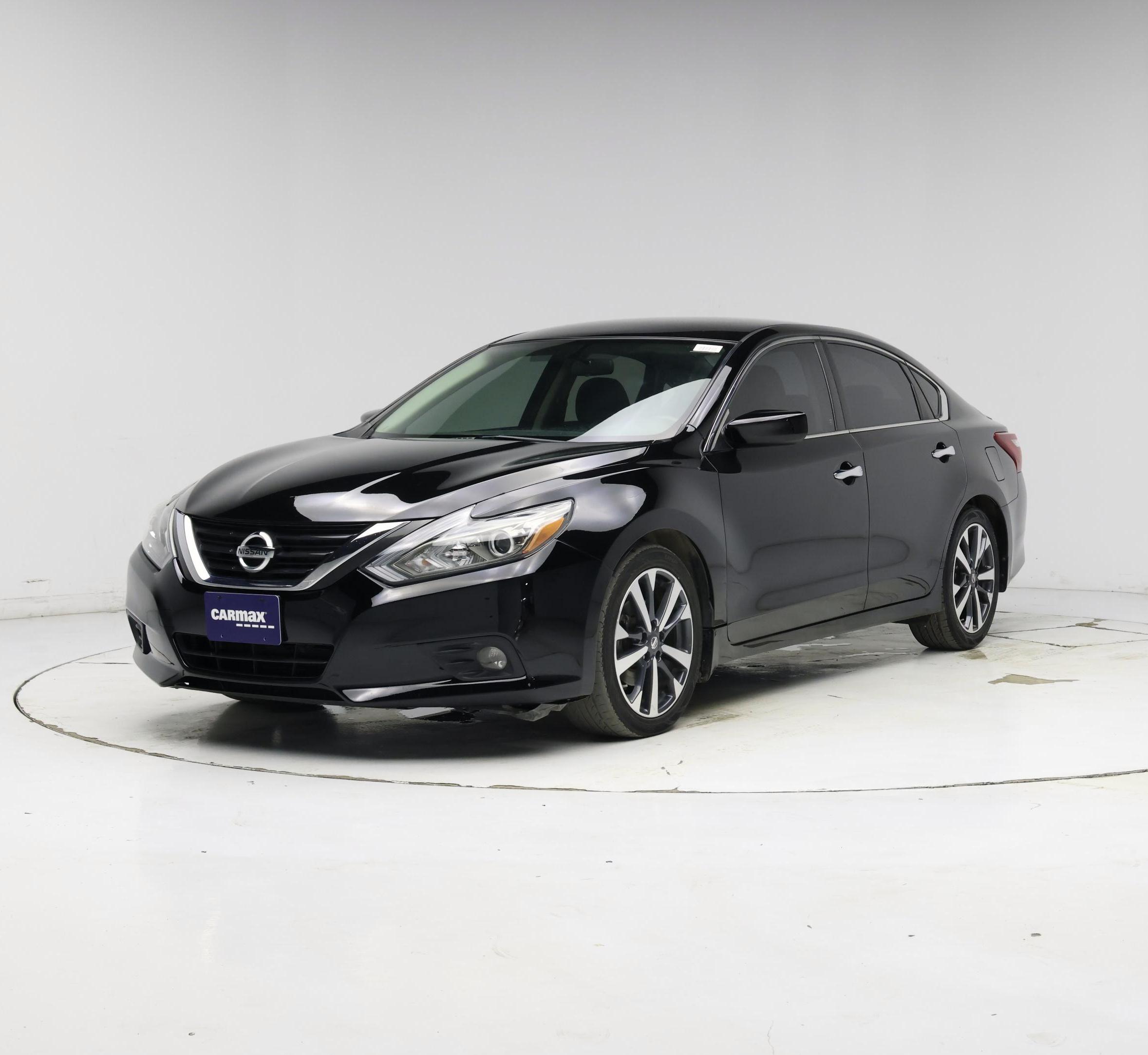 Thumbnail: 2017 Nissan Altima - 4