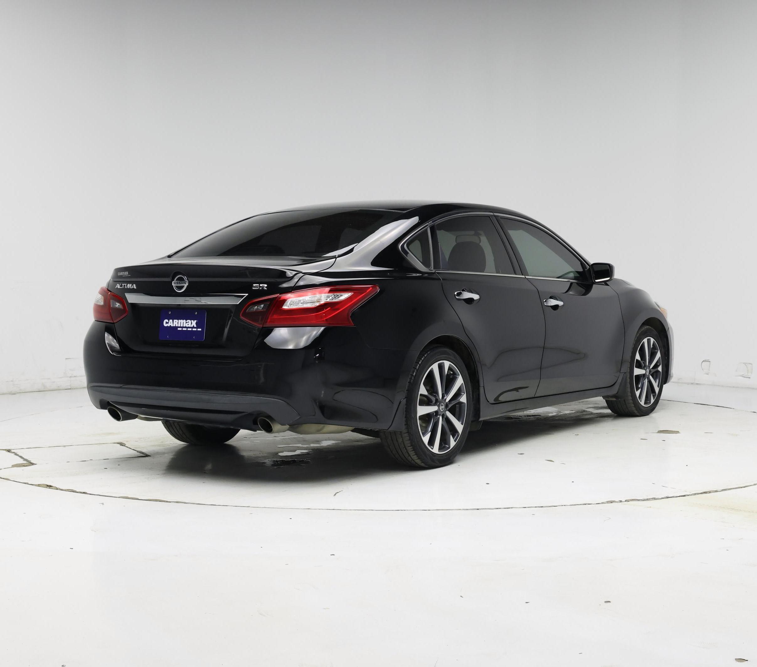 Thumbnail: 2017 Nissan Altima - 8