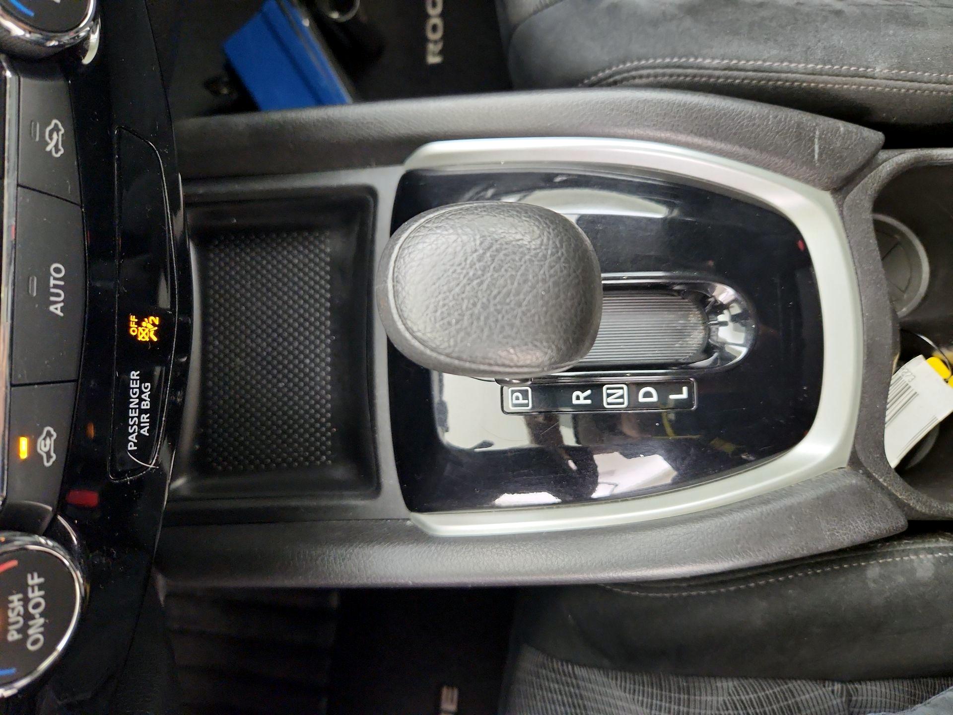 Thumbnail: 2015 Nissan Rogue - 18