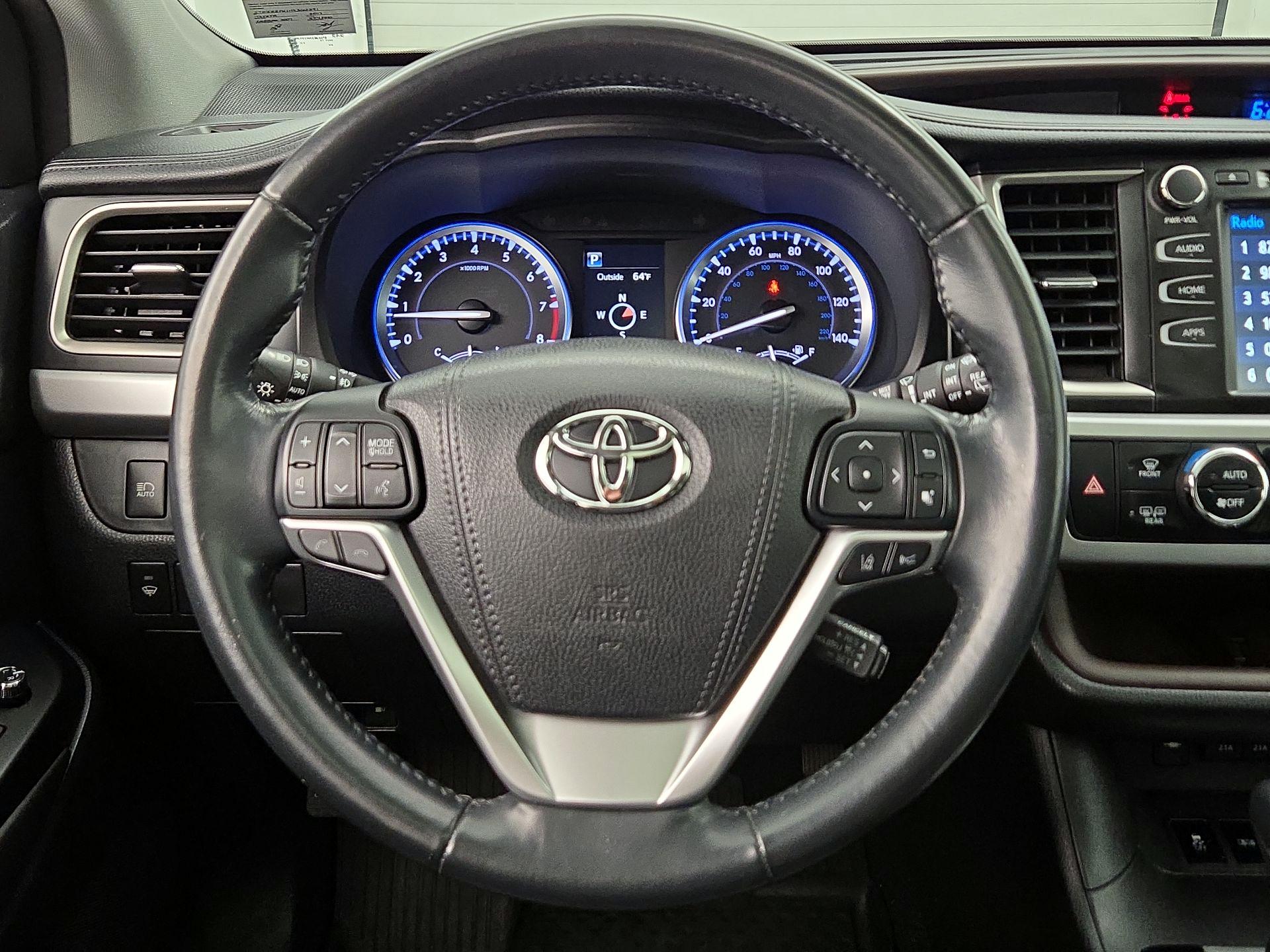 Thumbnail: 2017 Toyota Highlander - 10