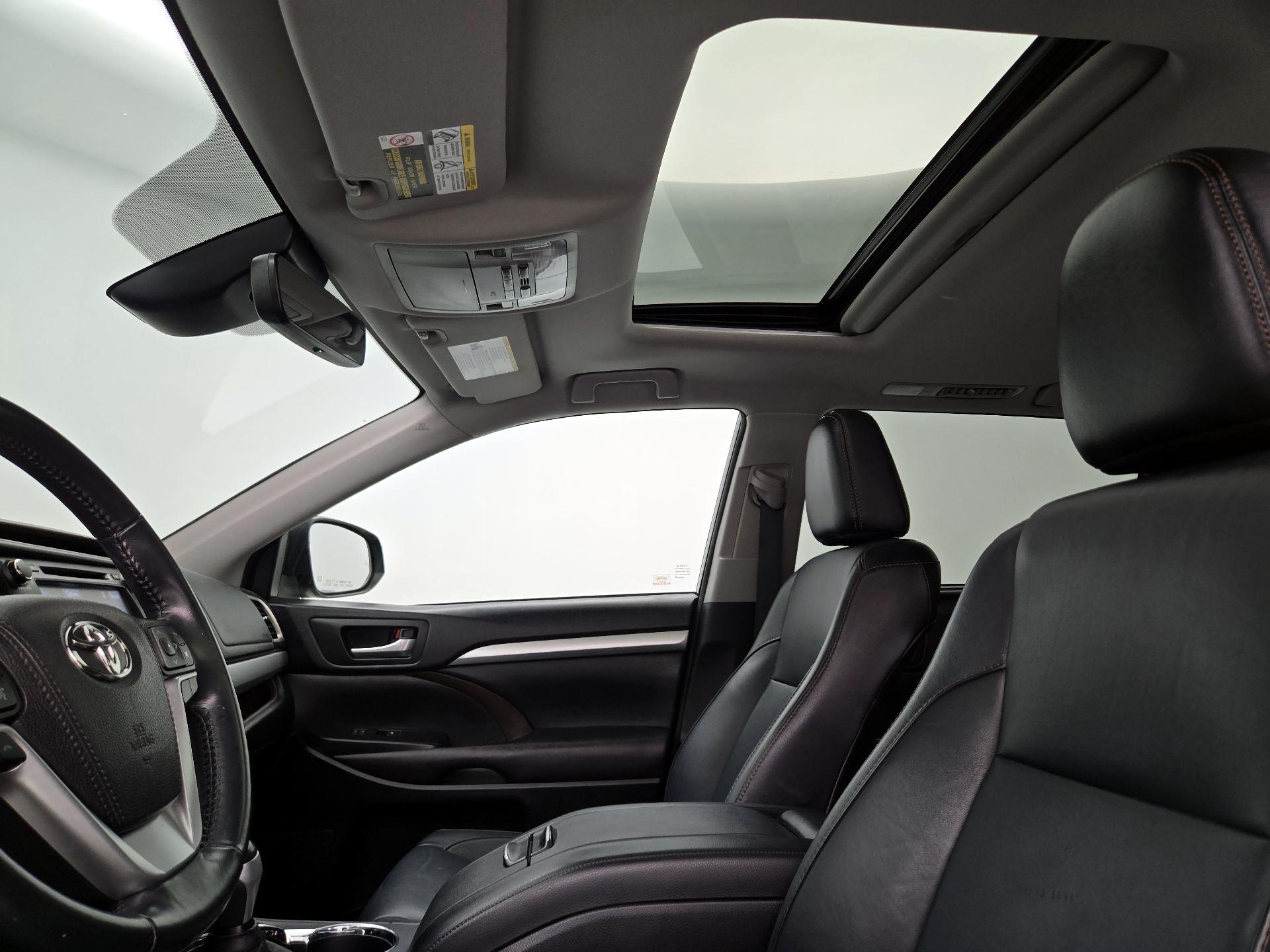 Thumbnail: 2017 Toyota Highlander - 20